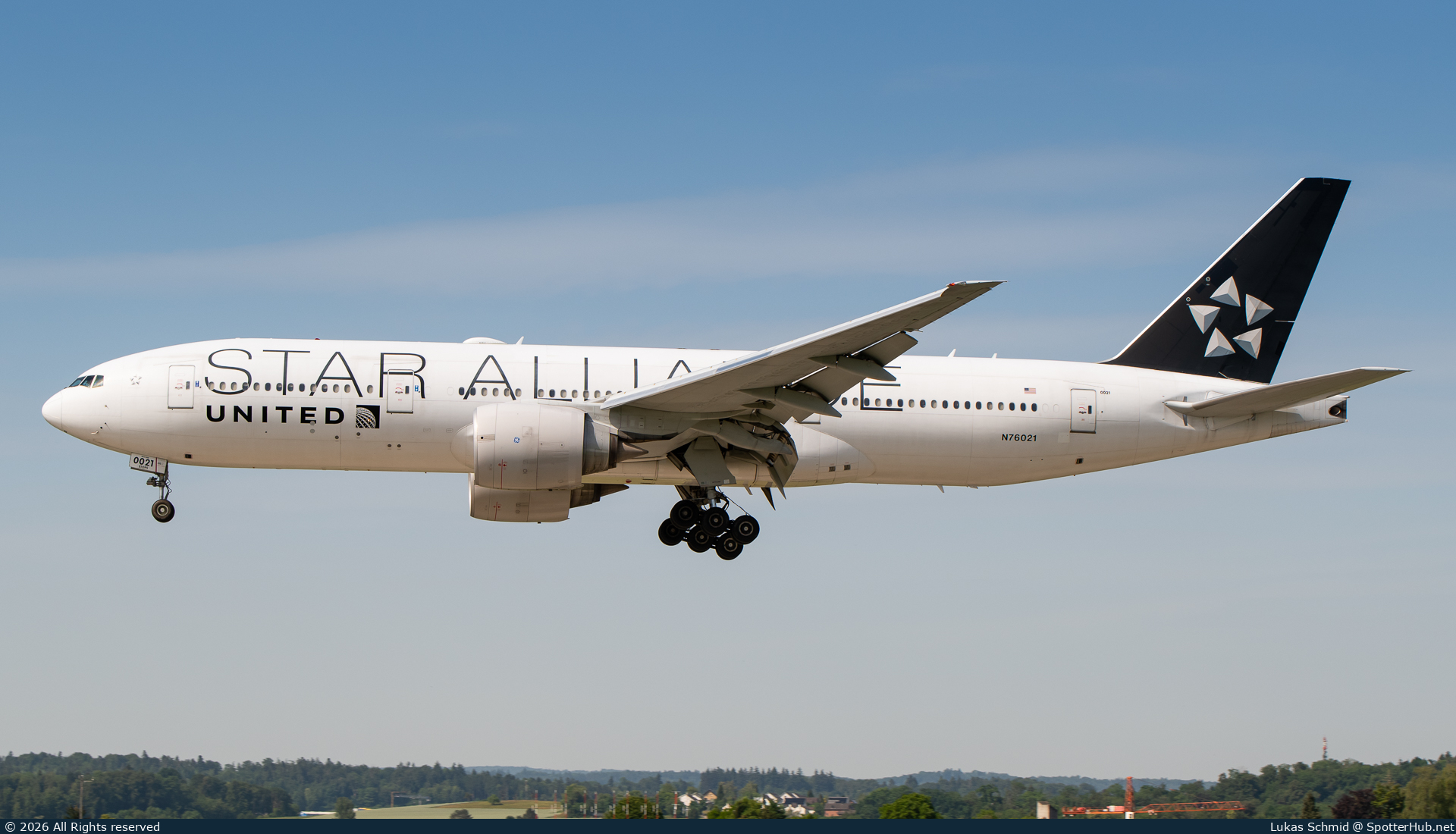 Photo of N76021 - Boeing 777-224(ER) operated by United Airlines