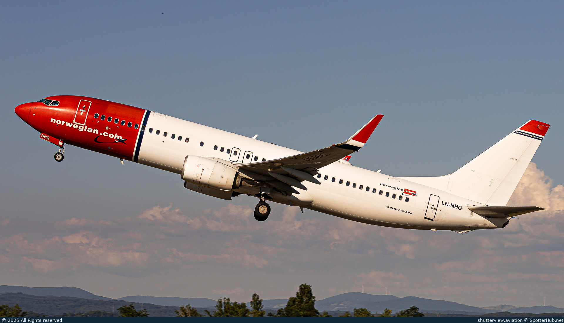 Photo of LN-NHG - Boeing 737-8JP operated by Norwegian Air Shuttle