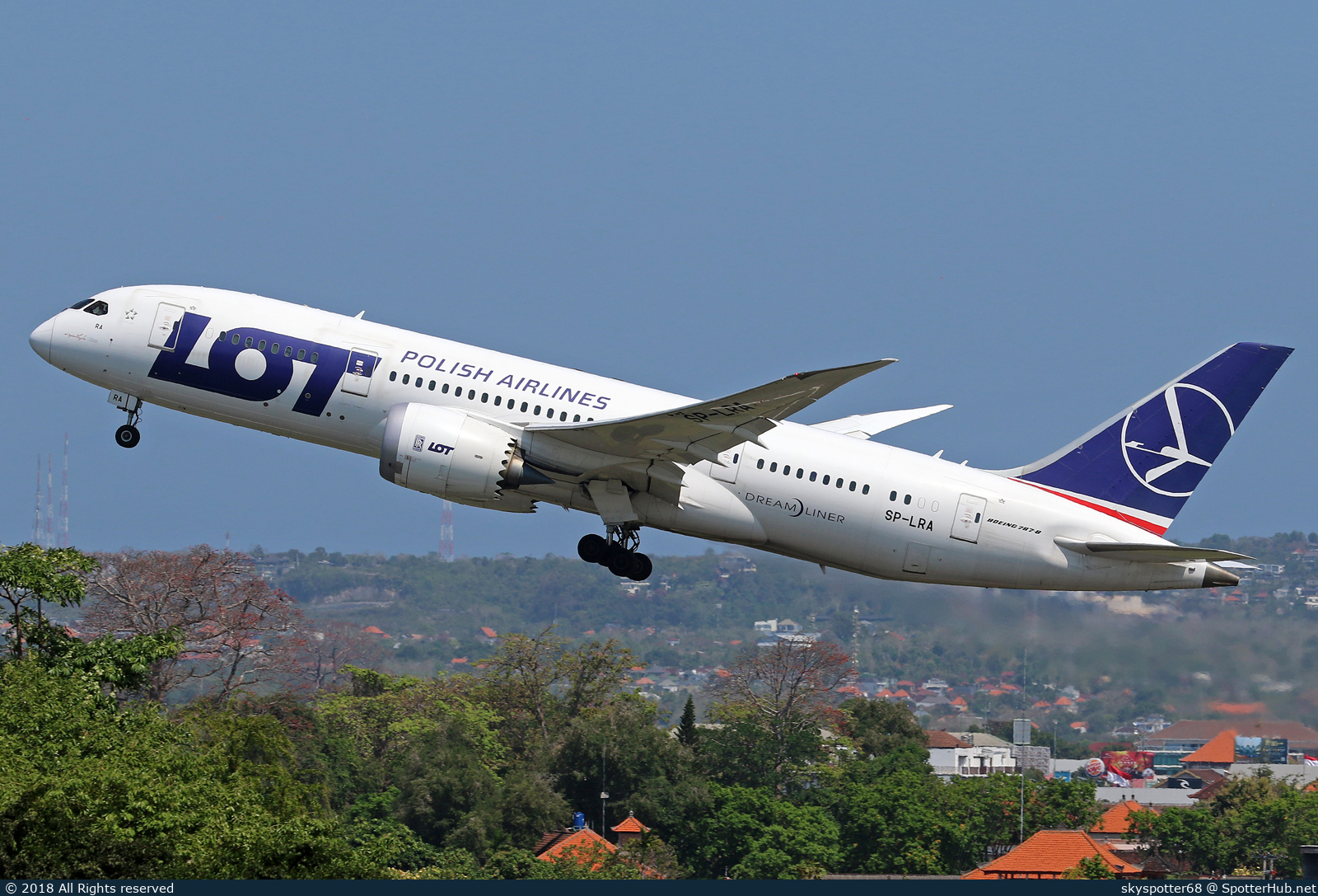 Photo of SP-LRA - Boeing 787-8 Dreamliner operated by LOT Polish Airlines