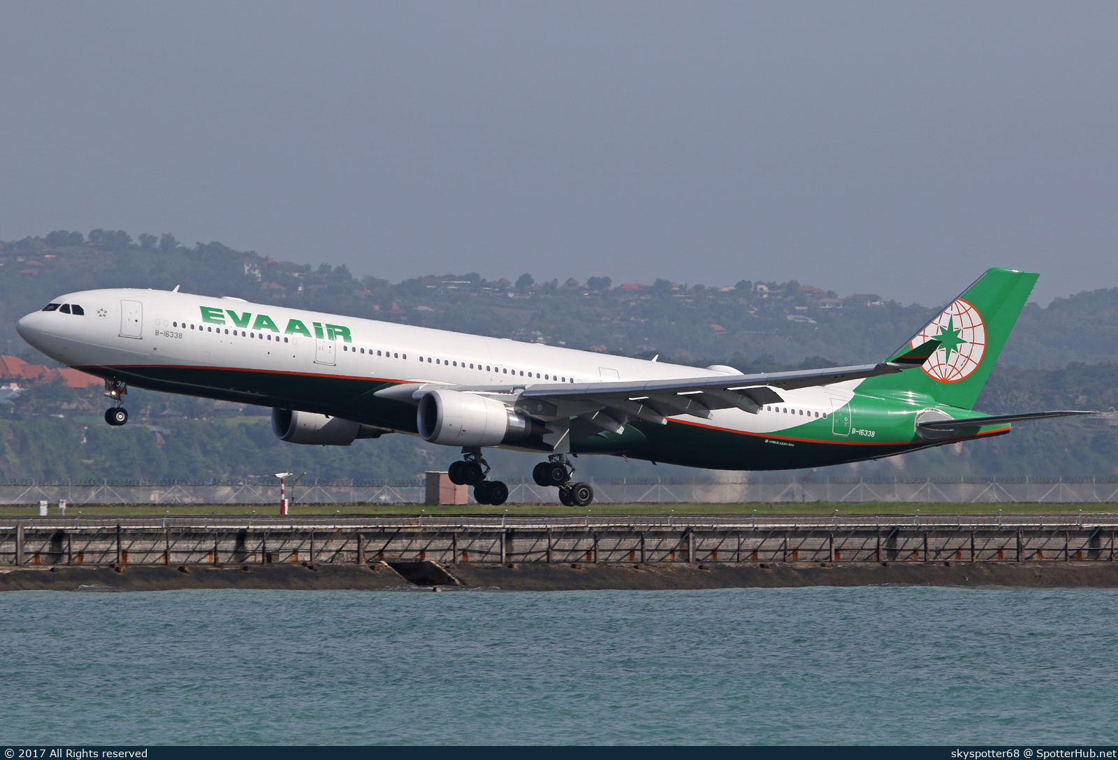 Photo of B-16338 - Airbus A330-302 operated by EVA Air