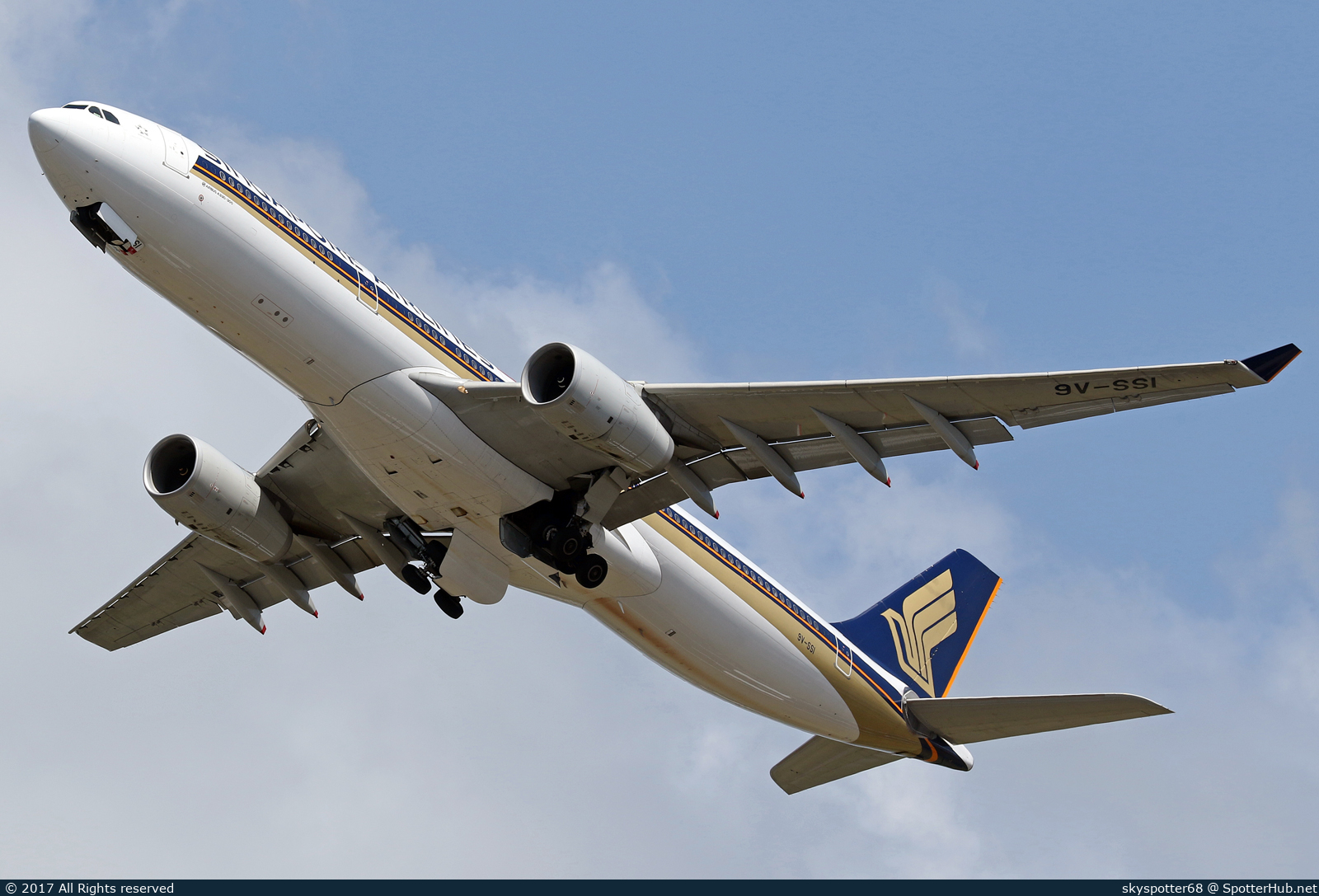 Photo of 9V-SSI - Airbus A330-343 operated by Singapore Airlines
