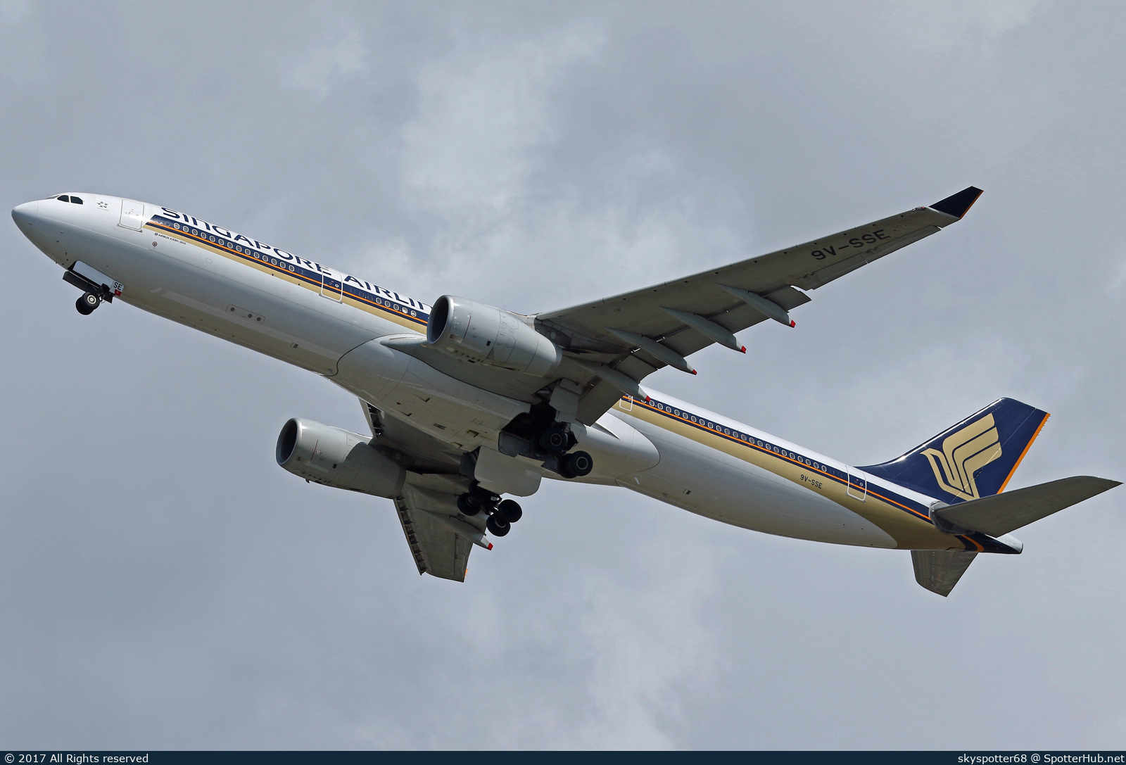 Photo of 9V-SSE - Airbus A330-343 operated by Singapore Airlines