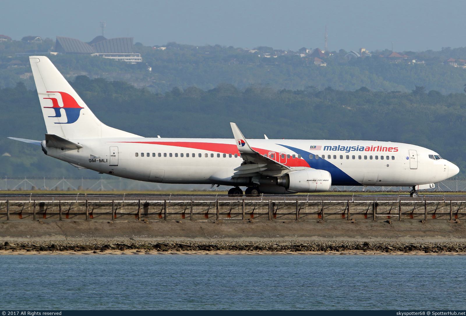 Photo of 9M-MLI - Boeing 737-8FZ operated by Malaysia Airlines