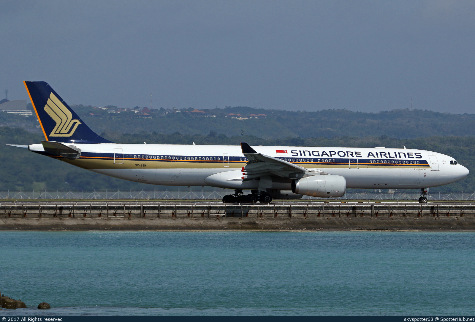Photo of 9V-SSH - Airbus A330-343 operated by Singapore Airlines