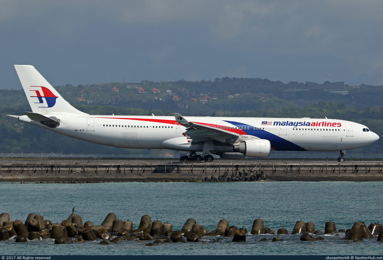 Photo of 9M-MTK - Airbus A330-323 operated by Malaysia Airlines
