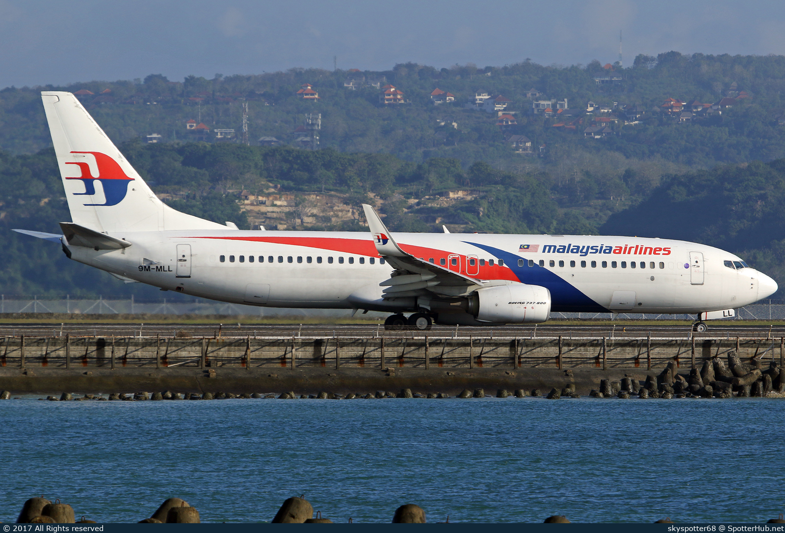 Photo of 9M-MLL - Boeing 737-8FZ operated by Malaysia Airlines