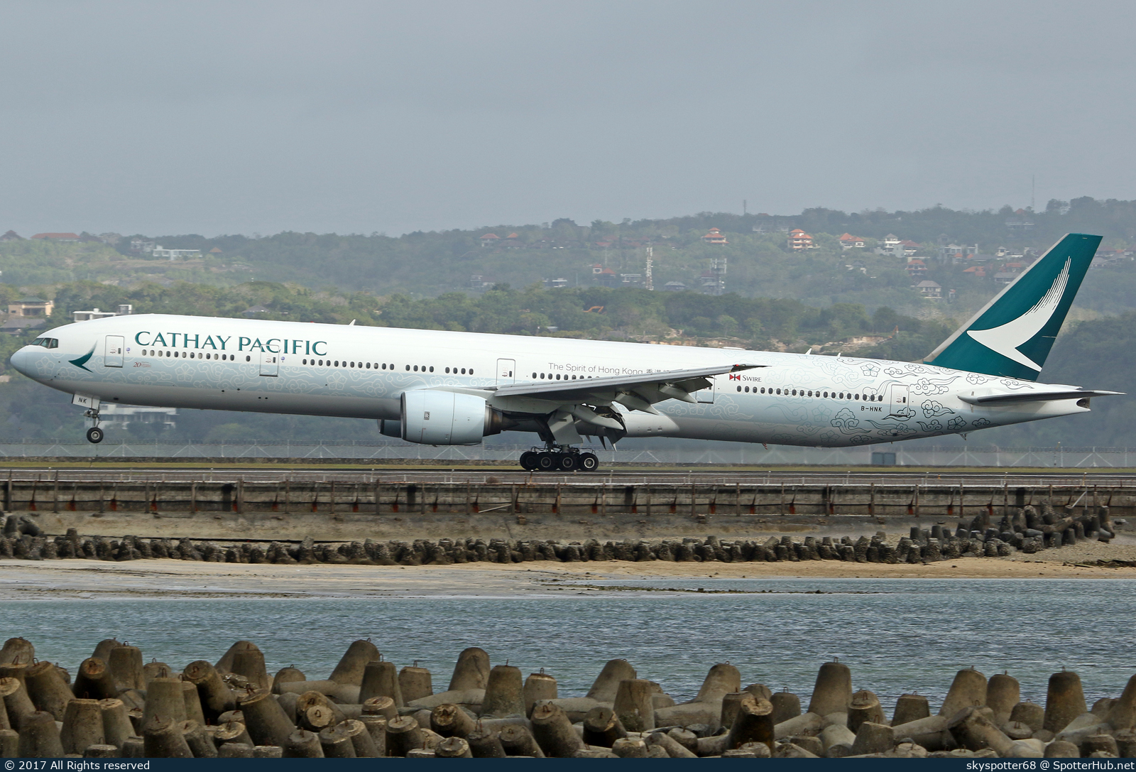 Photo of B-HNK - Boeing 777-367 operated by Cathay Pacific Airways