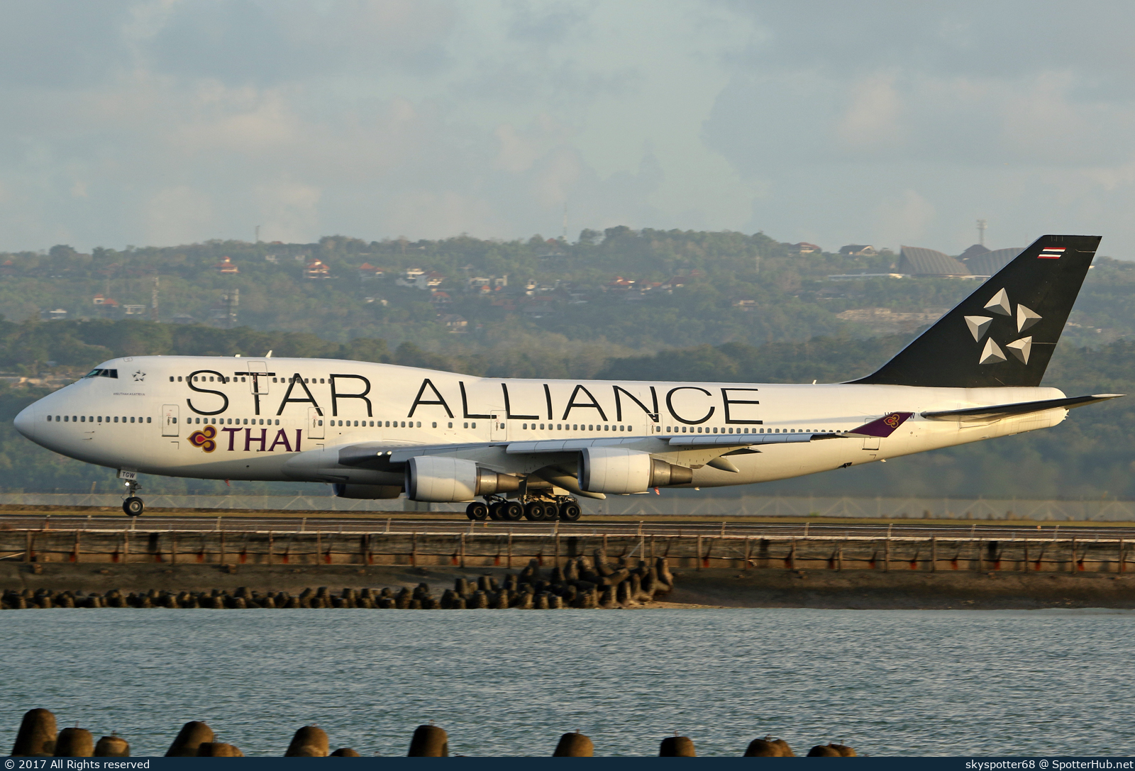 Photo of HS-TGW - Boeing 747-4D7 operated by Thai Airways International