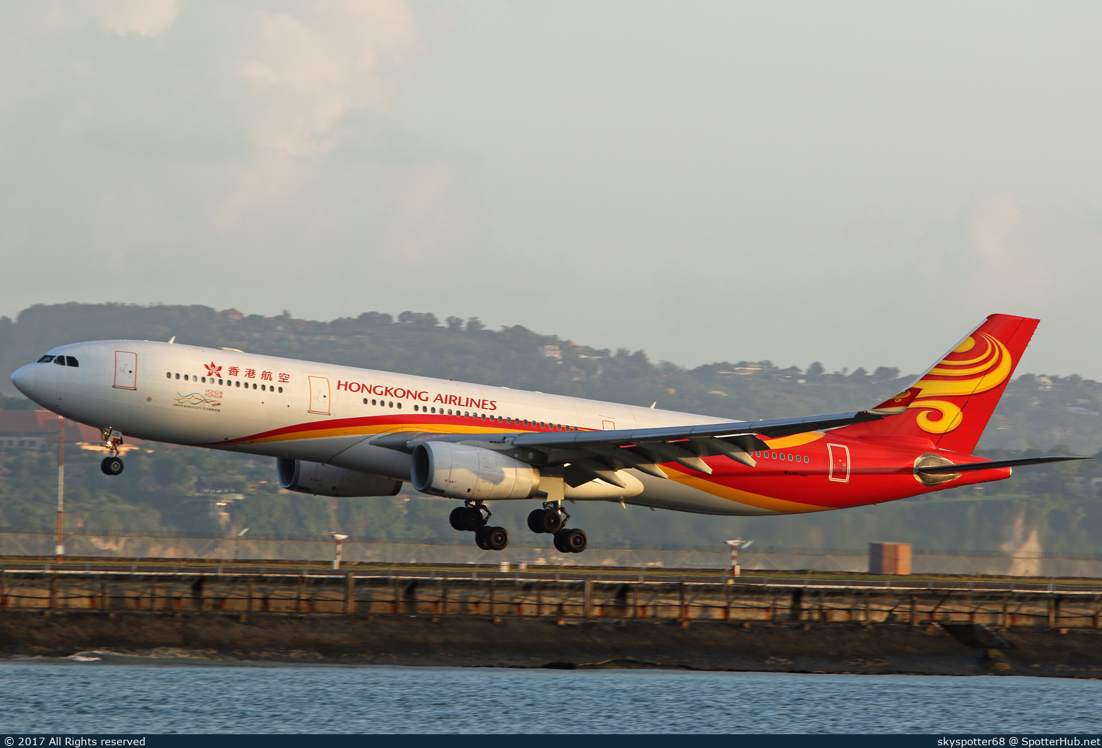 Photo of B-LNS - Airbus A330-343 operated by Hong Kong Airlines