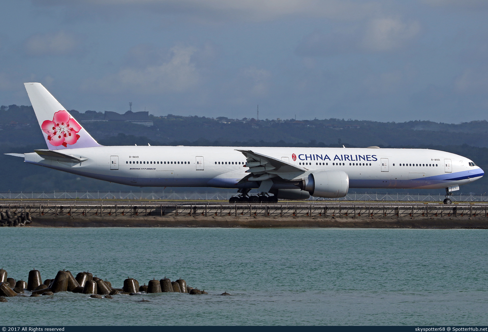 Photo of B-18001 - Boeing 777-309(ER) operated by China Airlines