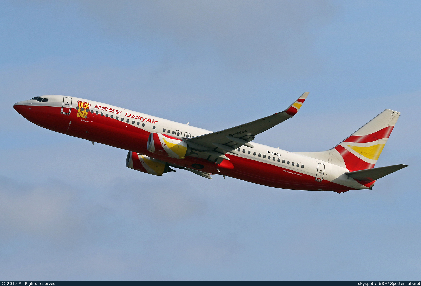 Photo of B-6800 - Boeing 737-8MB operated by Lucky Air
