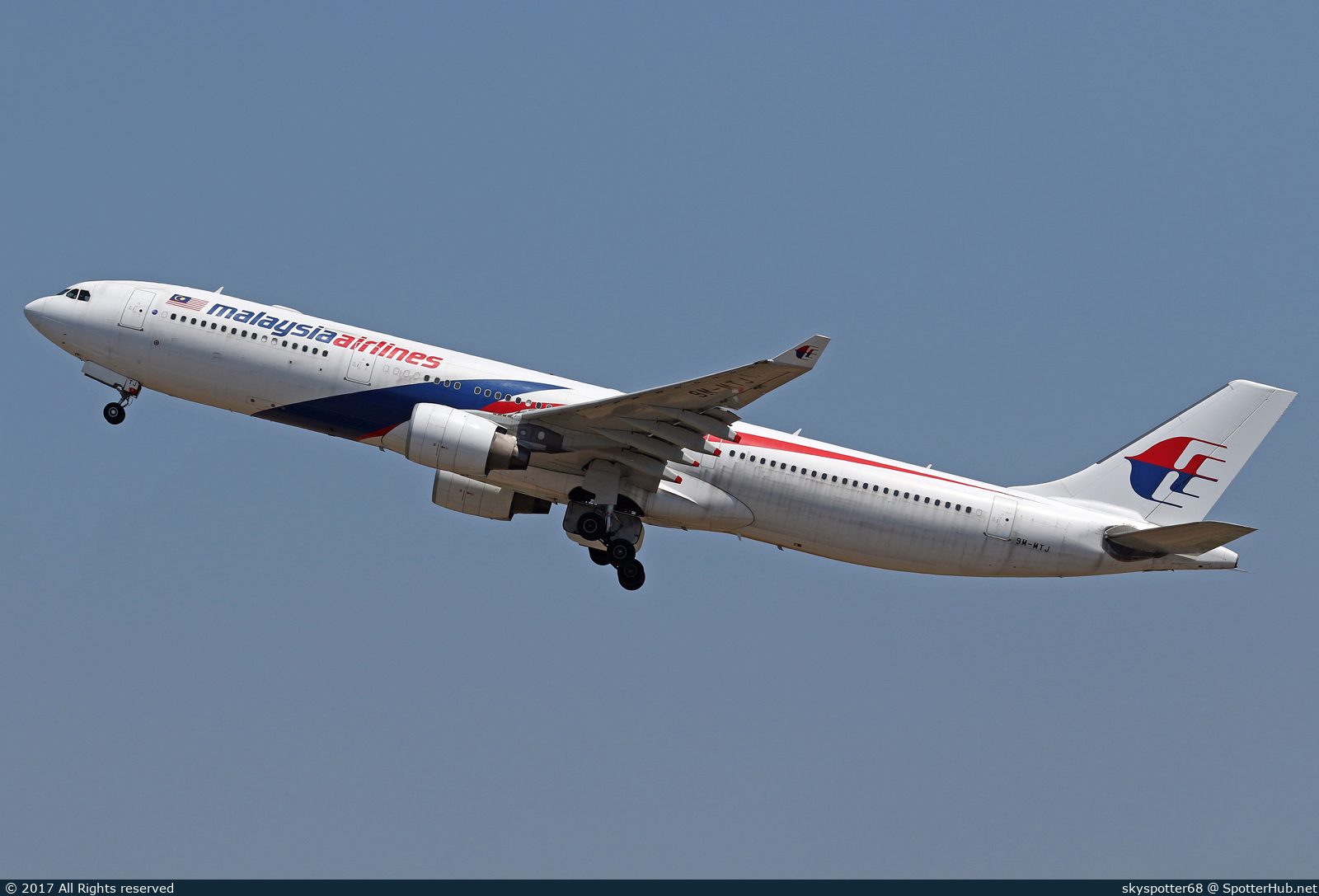 Photo of 9M-MTJ - Airbus A330-323 operated by Malaysia Airlines