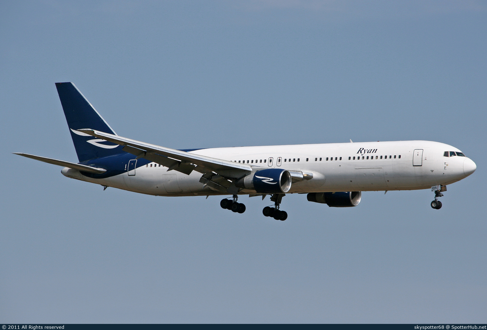 Photo of N125RD - Boeing 767-383(ER) operated by Ryan International Airlines