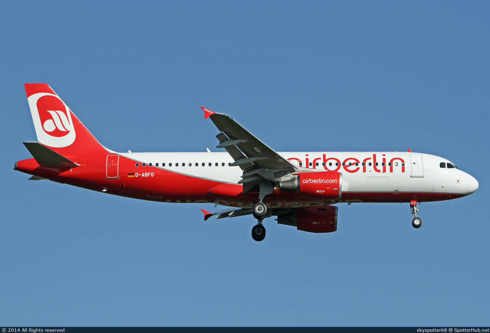 Photo of D-ABFO - Airbus A320-214 operated by Air Berlin