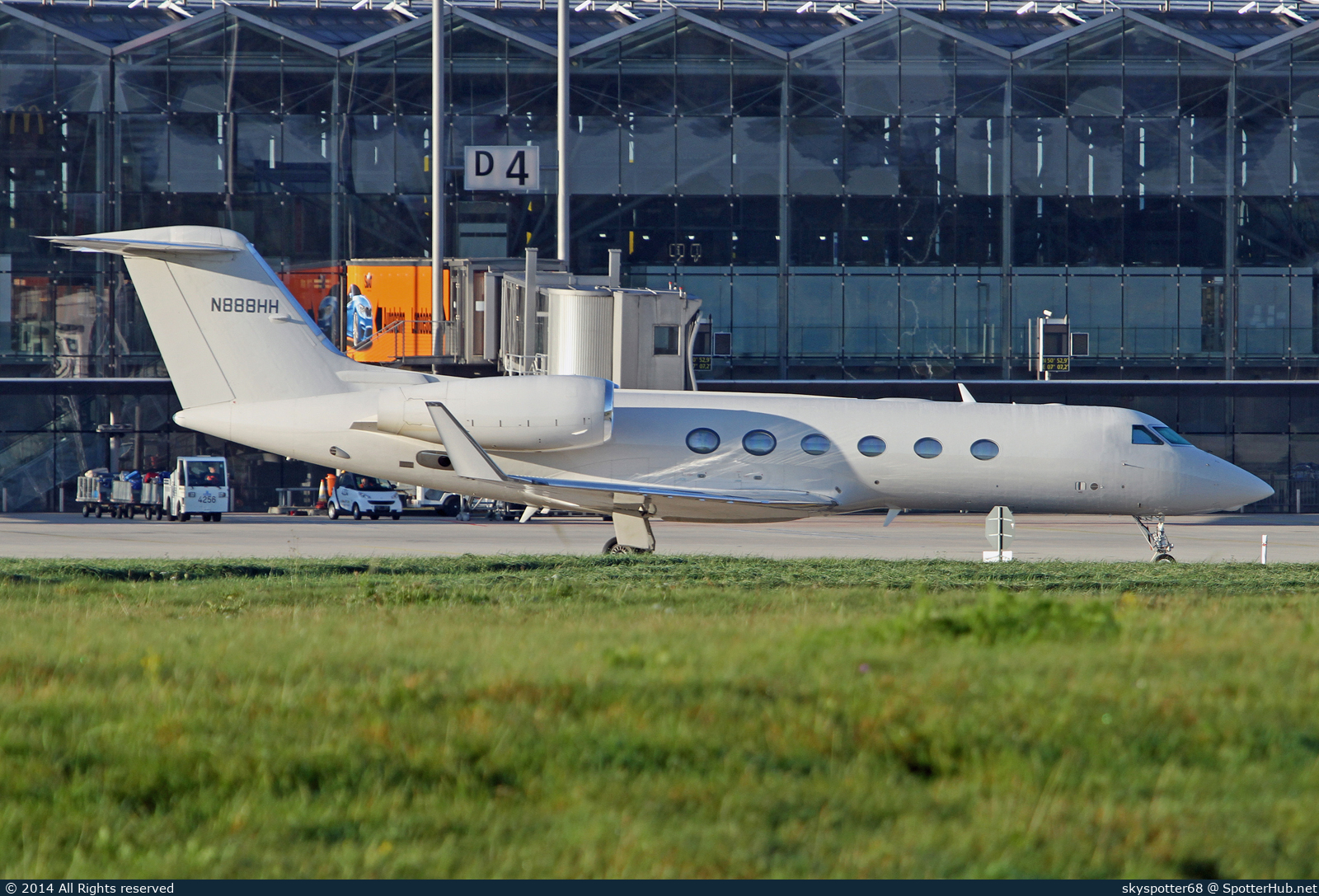Photo of N888HH - Gulfstream GIV-X (G450) operated by Paradigm Jet Management