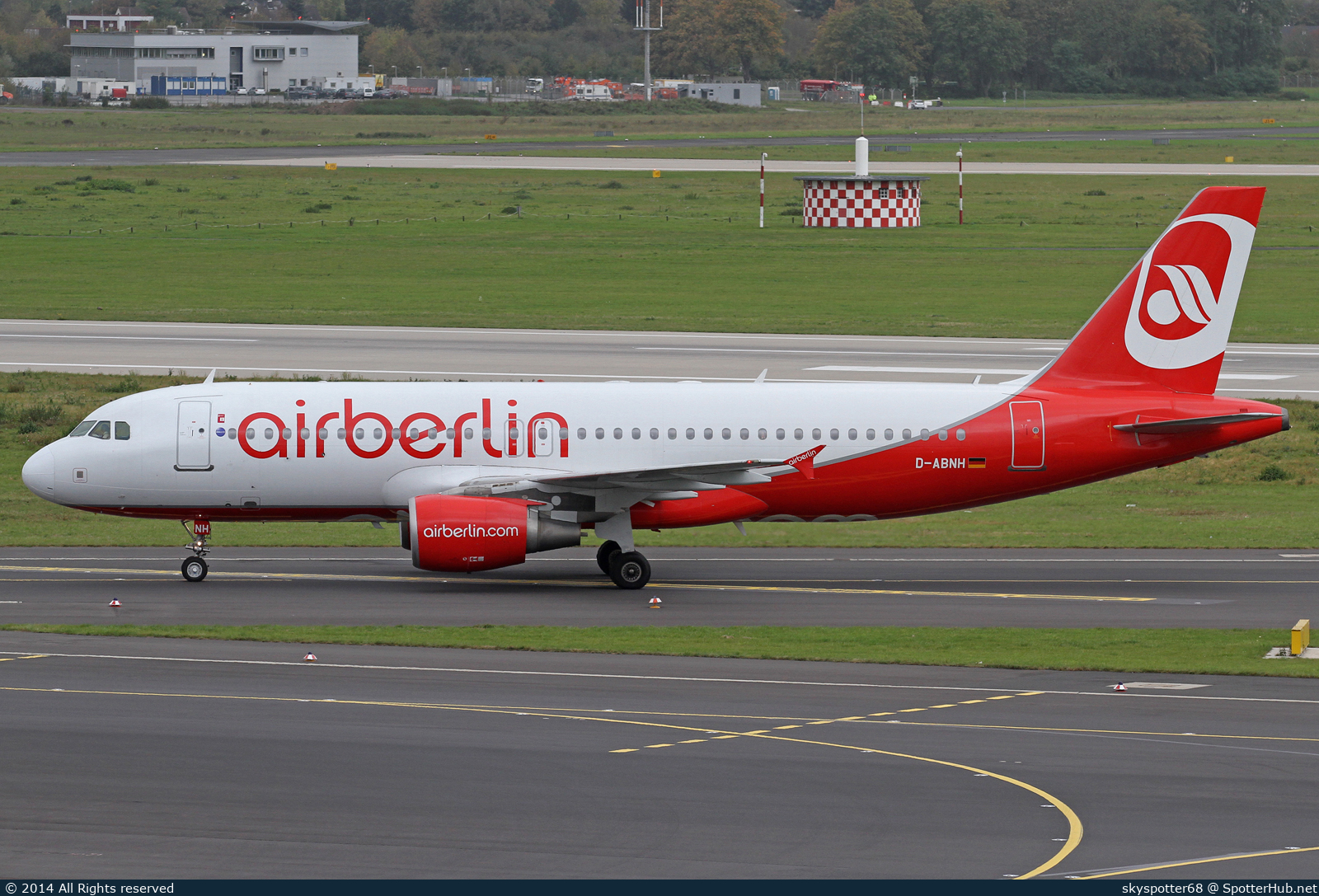 Photo of D-ABNH - Airbus A320-214 operated by Air Berlin