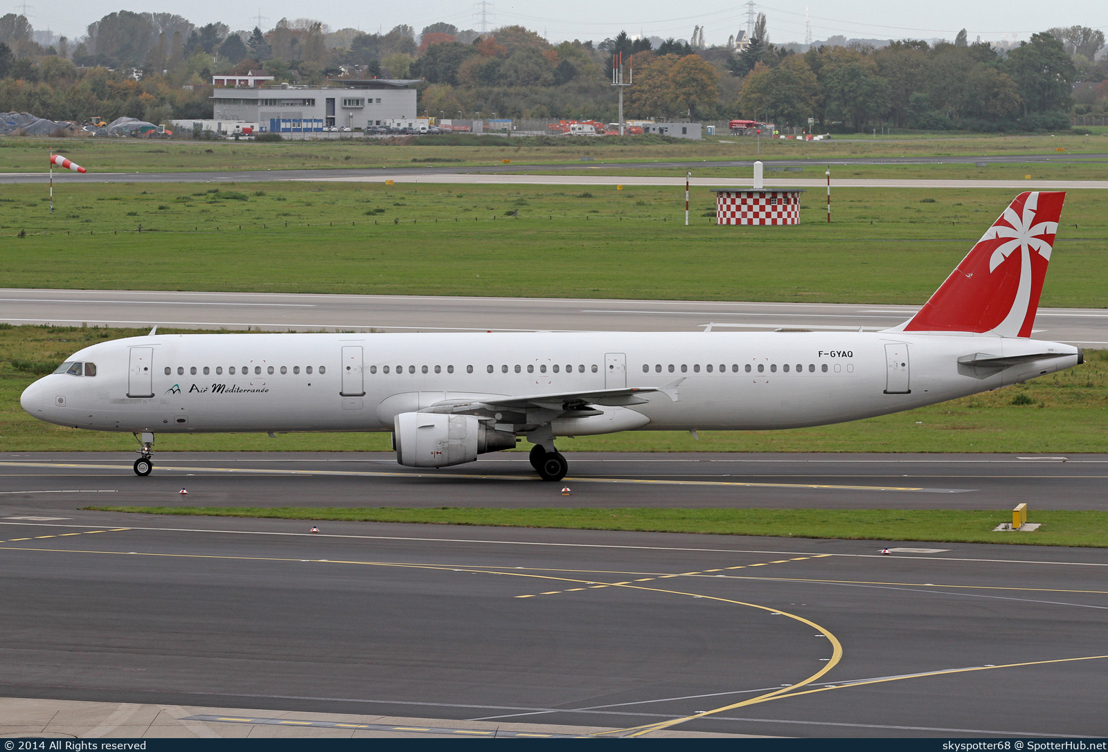 Photo of F-GYAQ - Airbus A321-212 operated by Air Méditerranée