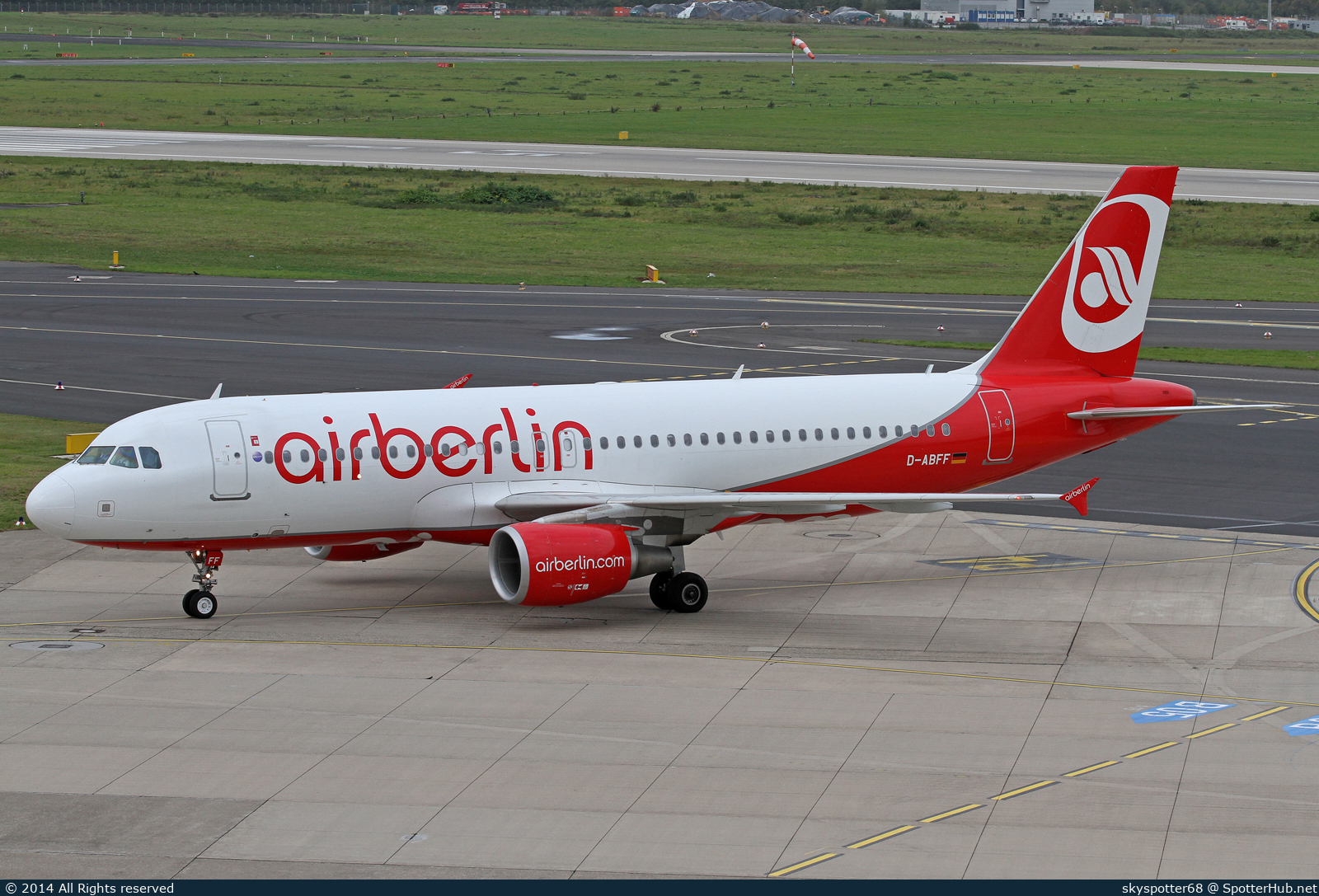 Photo of D-ABFF - Airbus A320-214 operated by Air Berlin