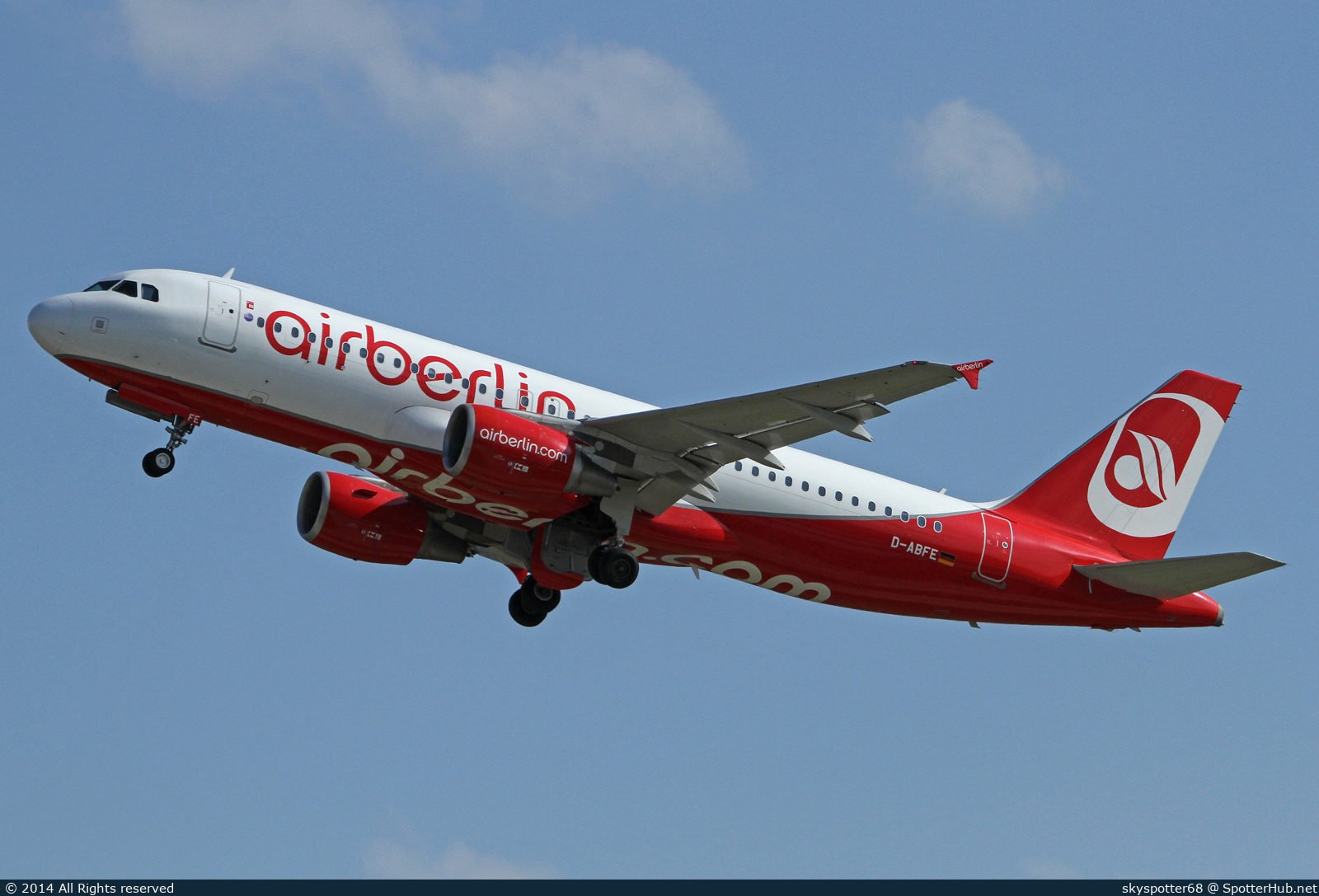 Photo of D-ABFE - Airbus A320-214 operated by Air Berlin
