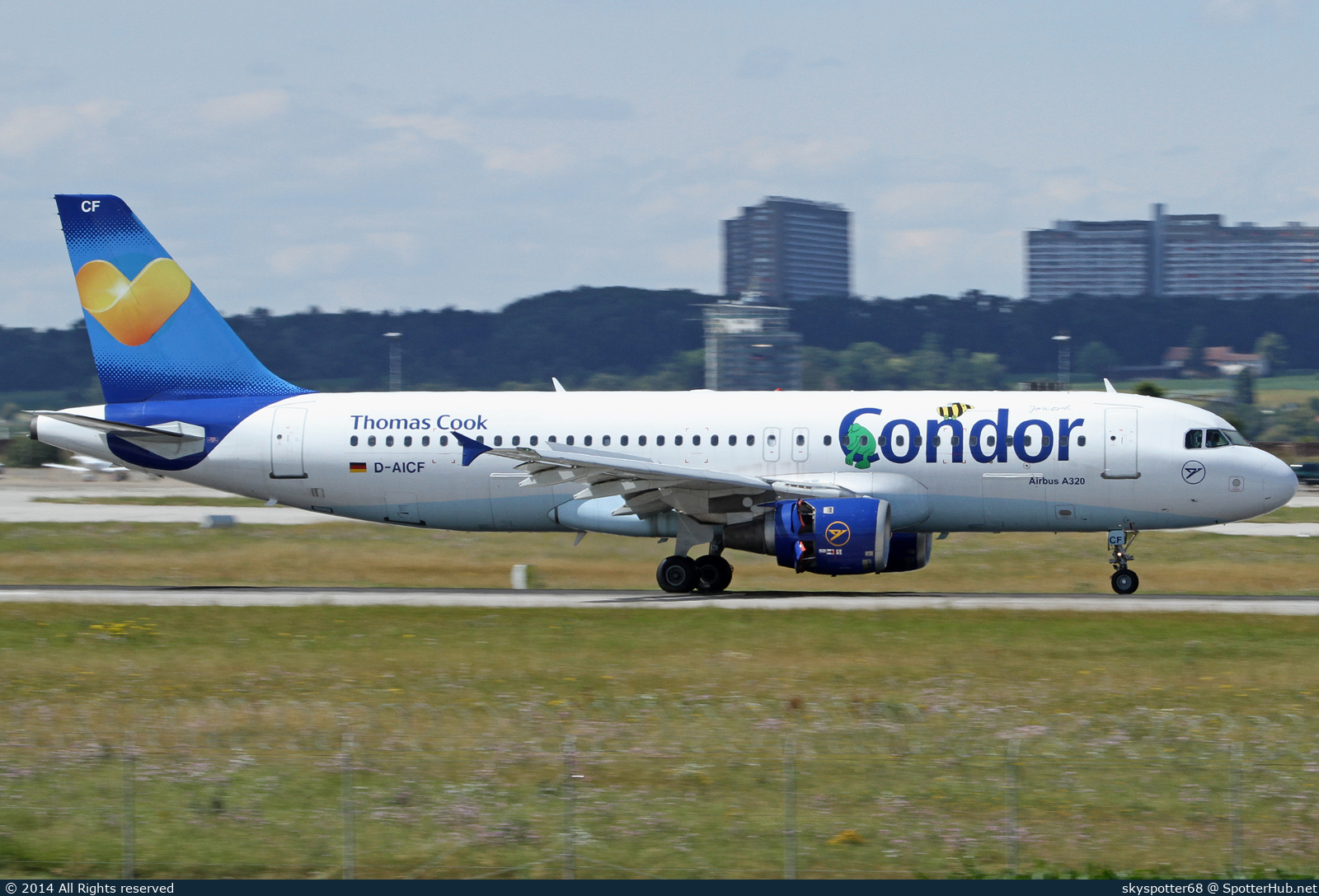 Photo of D-AICF - Airbus A320-212 operated by Condor