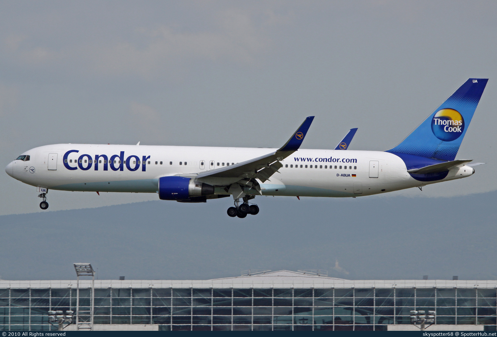 Photo of D-ABUA - Boeing 767-330(ER) operated by Condor