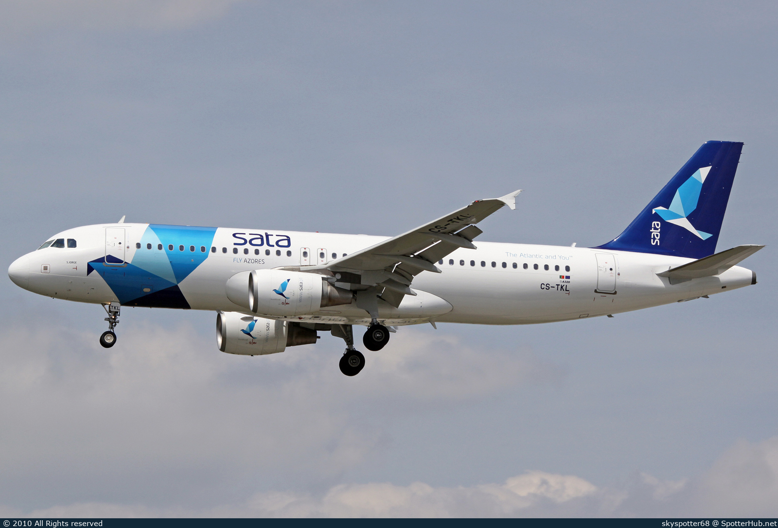 Photo of CS-TKL - Airbus A320-214 operated by SATA International