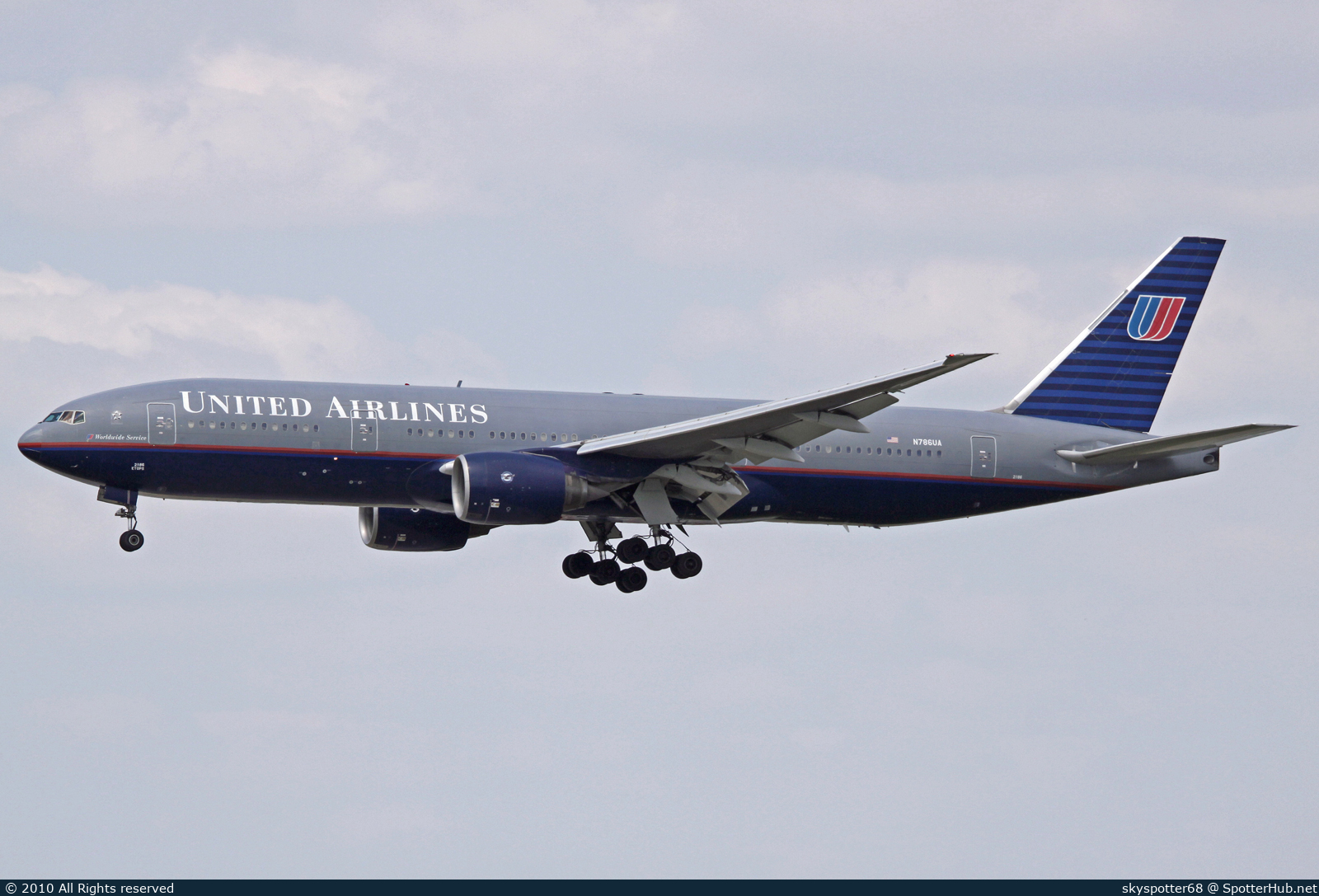 Photo of N786UA - Boeing 777-222(ER) operated by United Airlines