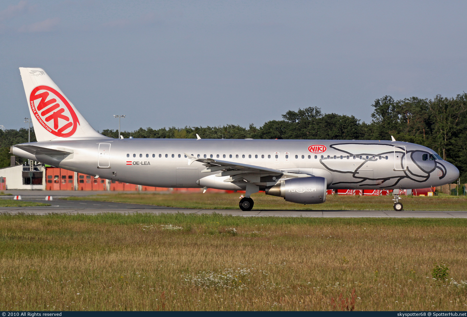 Photo of OE-LEA - Airbus A320-214 operated by Niki