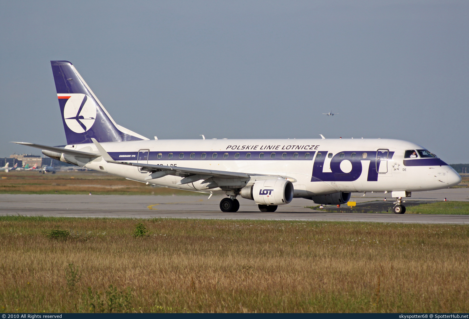 Photo of SP-LDE - Embraer ERJ-170LR operated by LOT Polish Airlines
