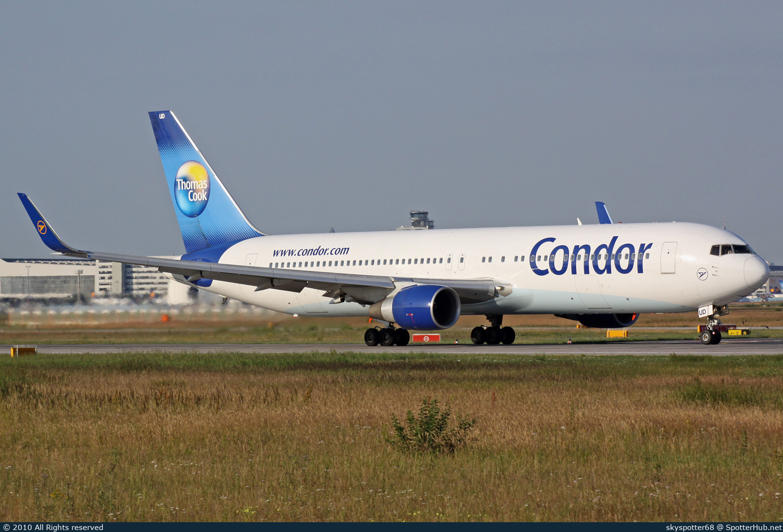 Photo of D-ABUD - Boeing 767-330(ER) operated by Condor