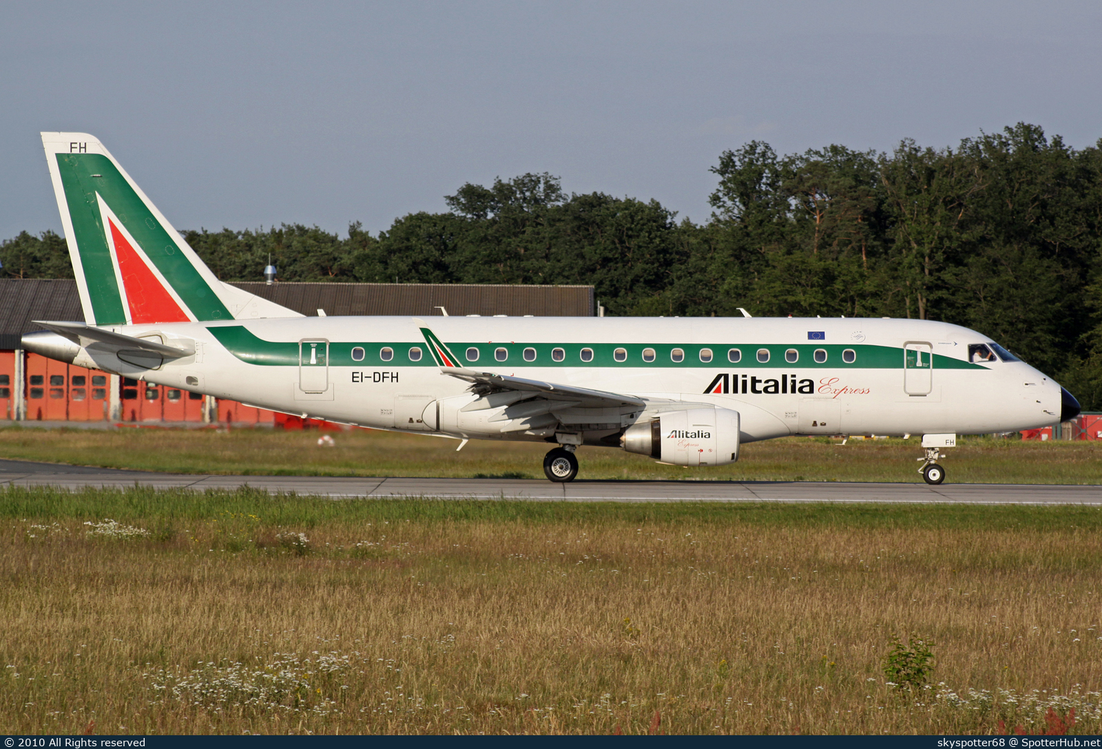 Photo of EI-DFH - Embraer ERJ-170LR operated by Alitalia Express
