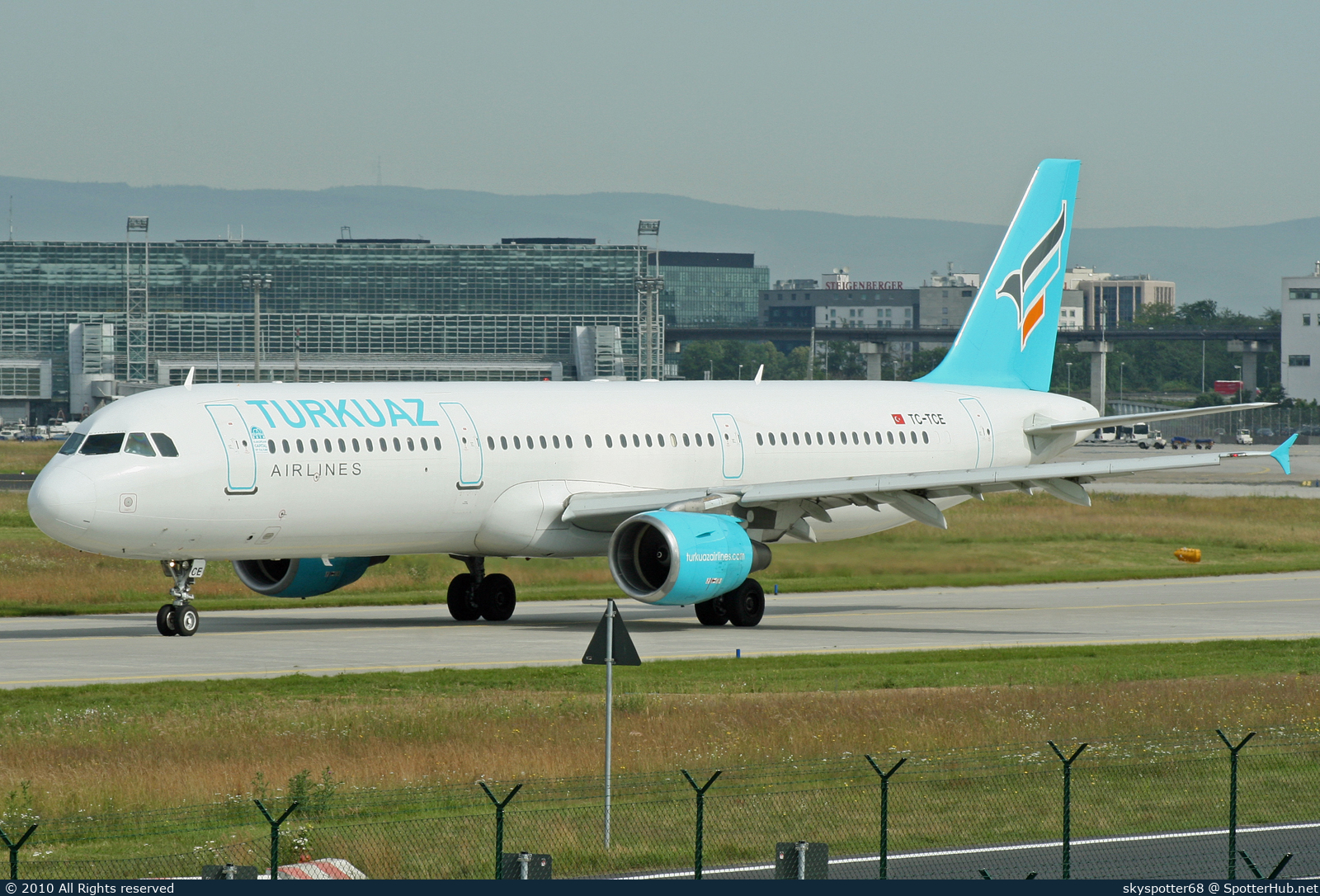 Photo of TC-TCE - Airbus A321-211 operated by Turkuaz Airlines