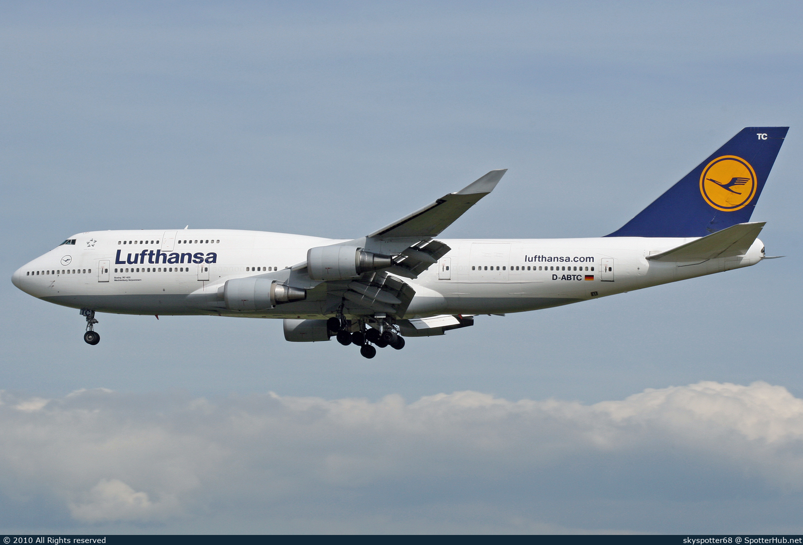 Photo of D-ABTC - Boeing 747-430(M) operated by Lufthansa