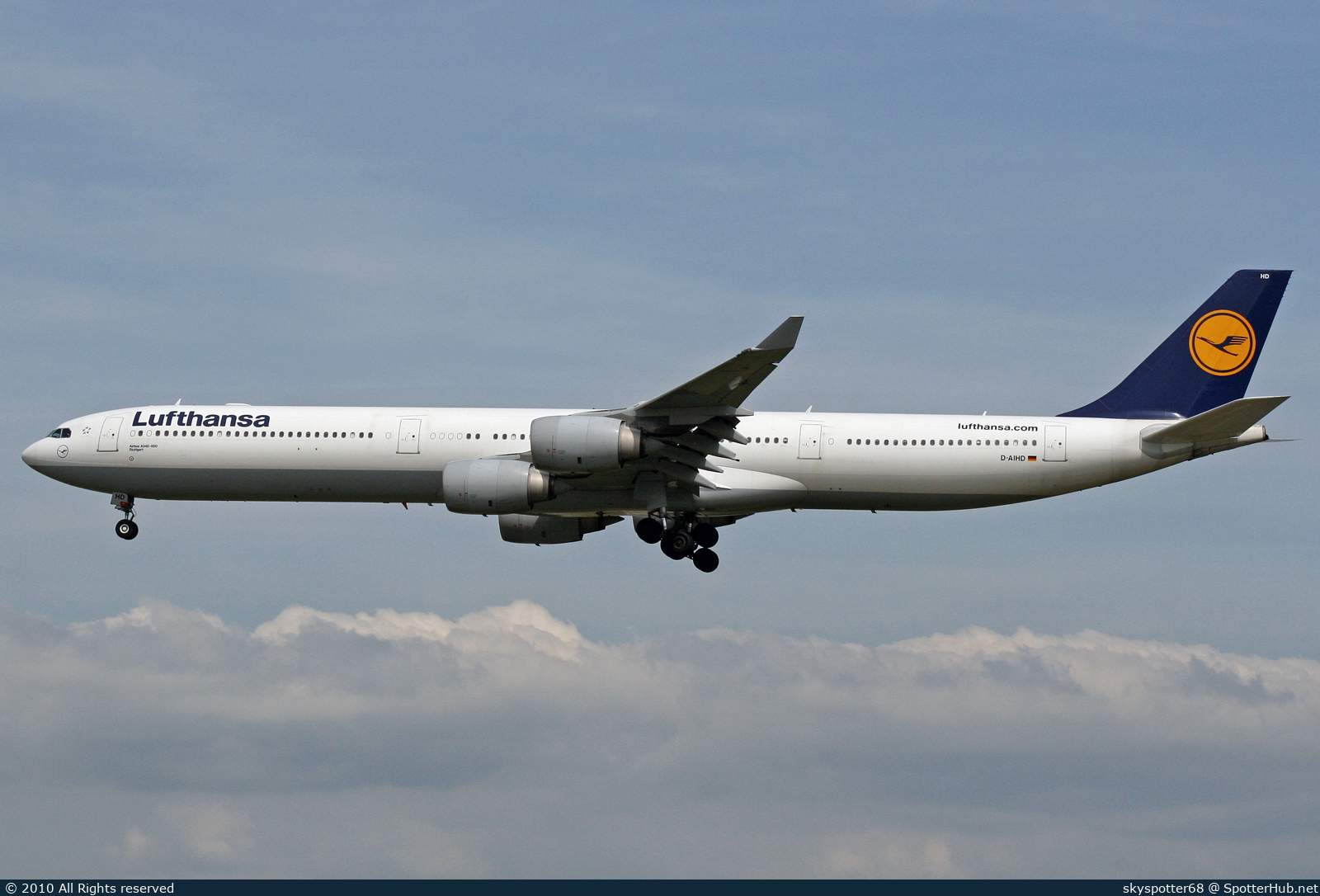Photo of D-AIHD - Airbus A340-642 operated by Lufthansa
