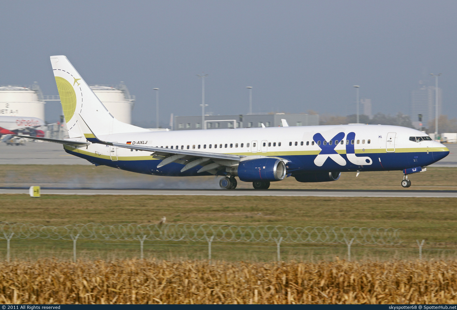 Photo of D-AXLJ - Boeing 737-81Q operated by XL Airways Germany