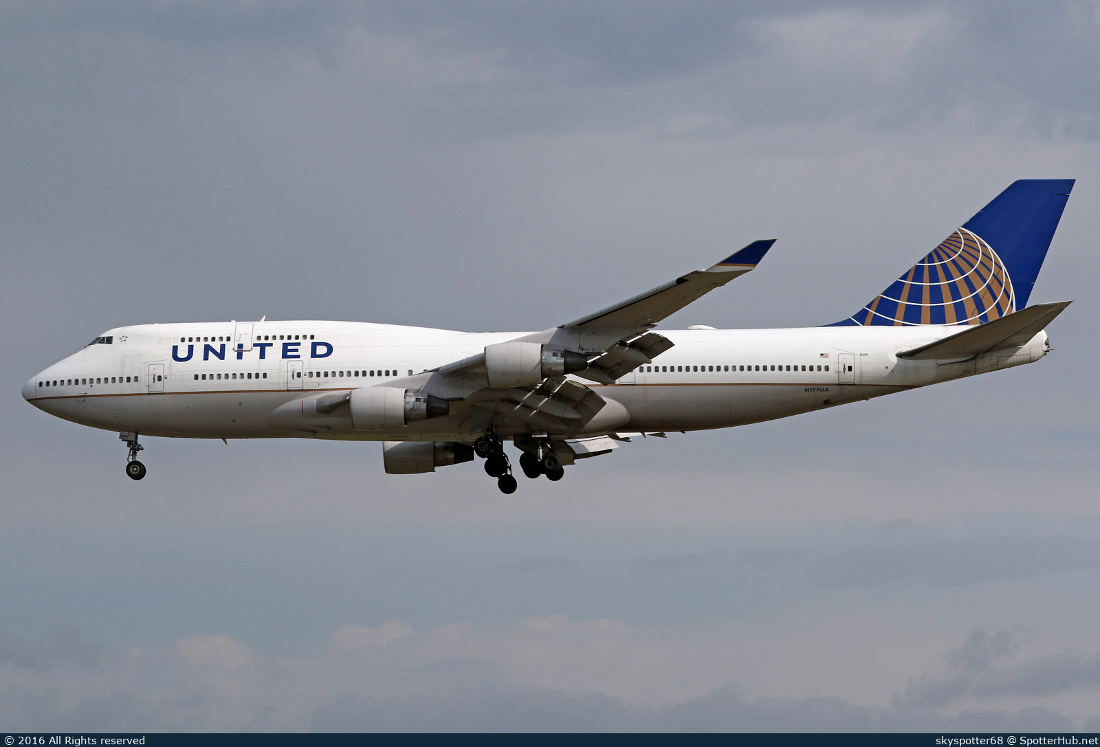 Photo of N199UA - Boeing 747-422 operated by United Airlines