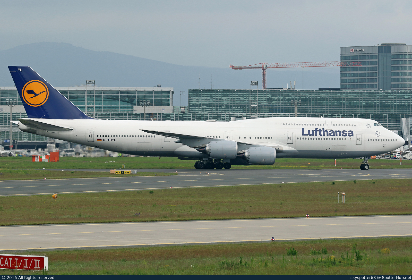 Photo of D-ABYU - Boeing 747-830 operated by Lufthansa