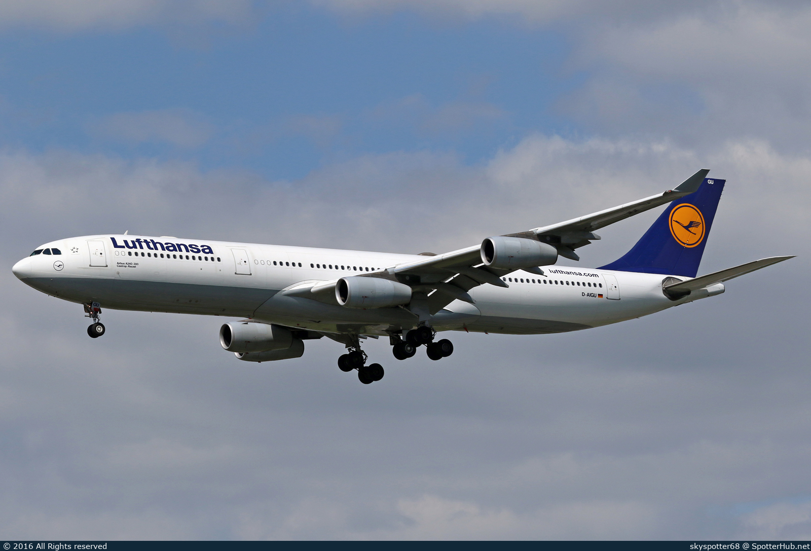 Photo of D-AIGU - Airbus A340-313 operated by Lufthansa