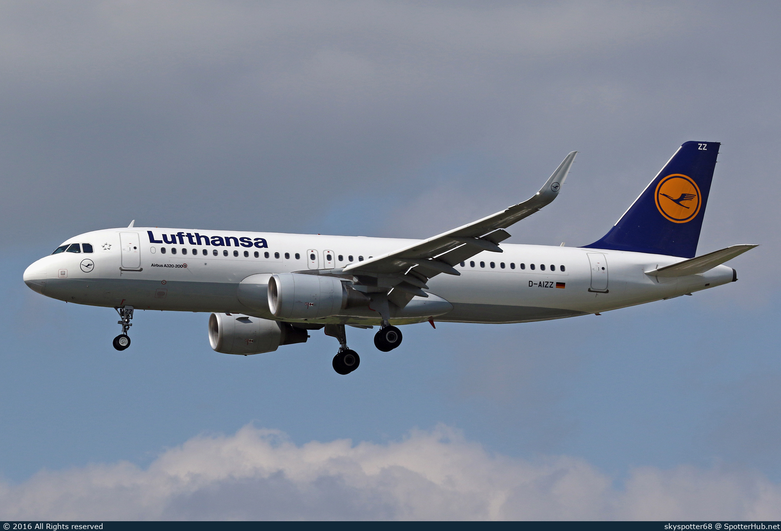 Photo of D-AIZZ - Airbus A320-214 operated by Lufthansa