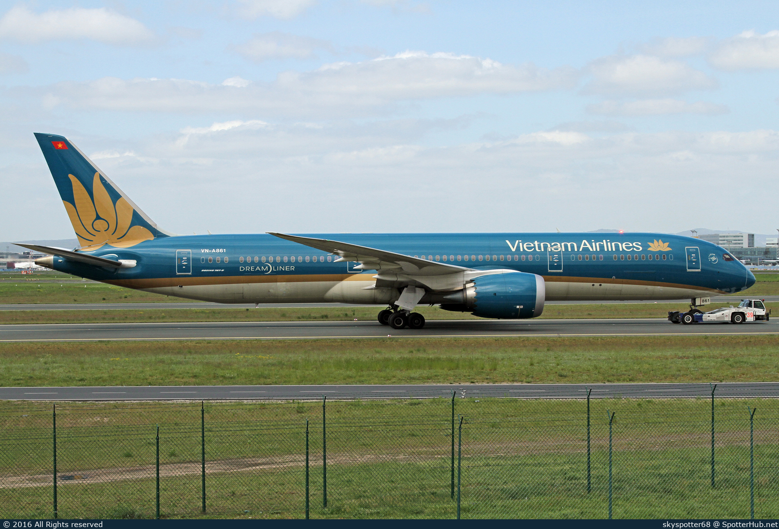 Photo of VN-A861 - Boeing 787-9 Dreamliner operated by Vietnam Airlines