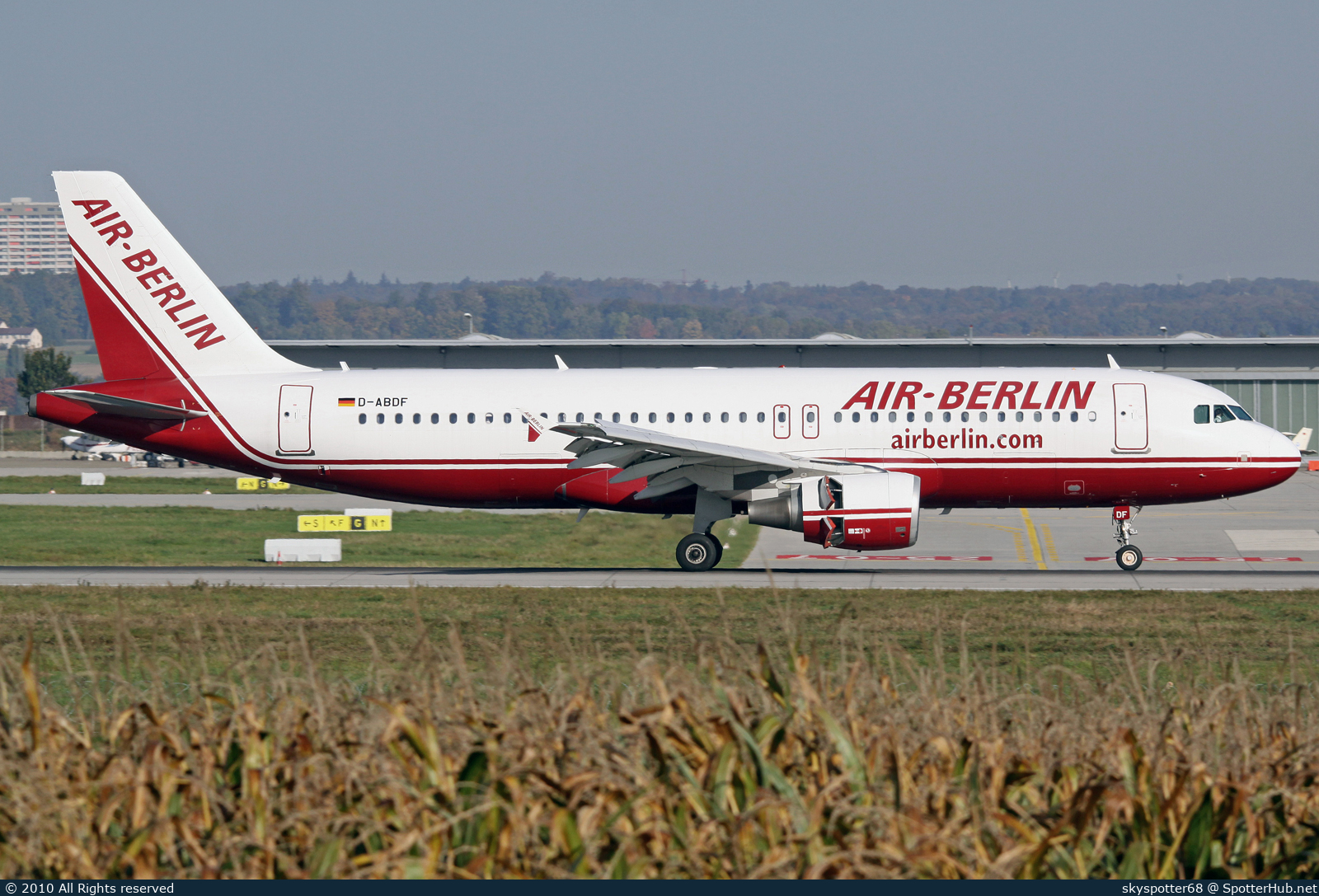 Photo of D-ABDF - Airbus A320-214 operated by Air Berlin