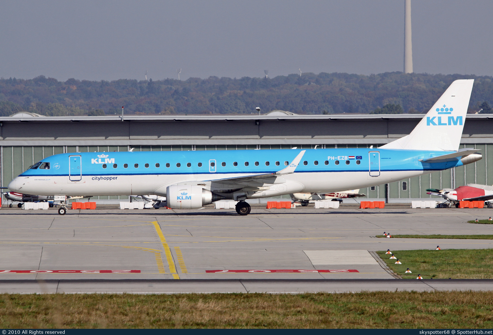 Photo of PH-EZB - Embraer ERJ-190STD operated by KLM Cityhopper