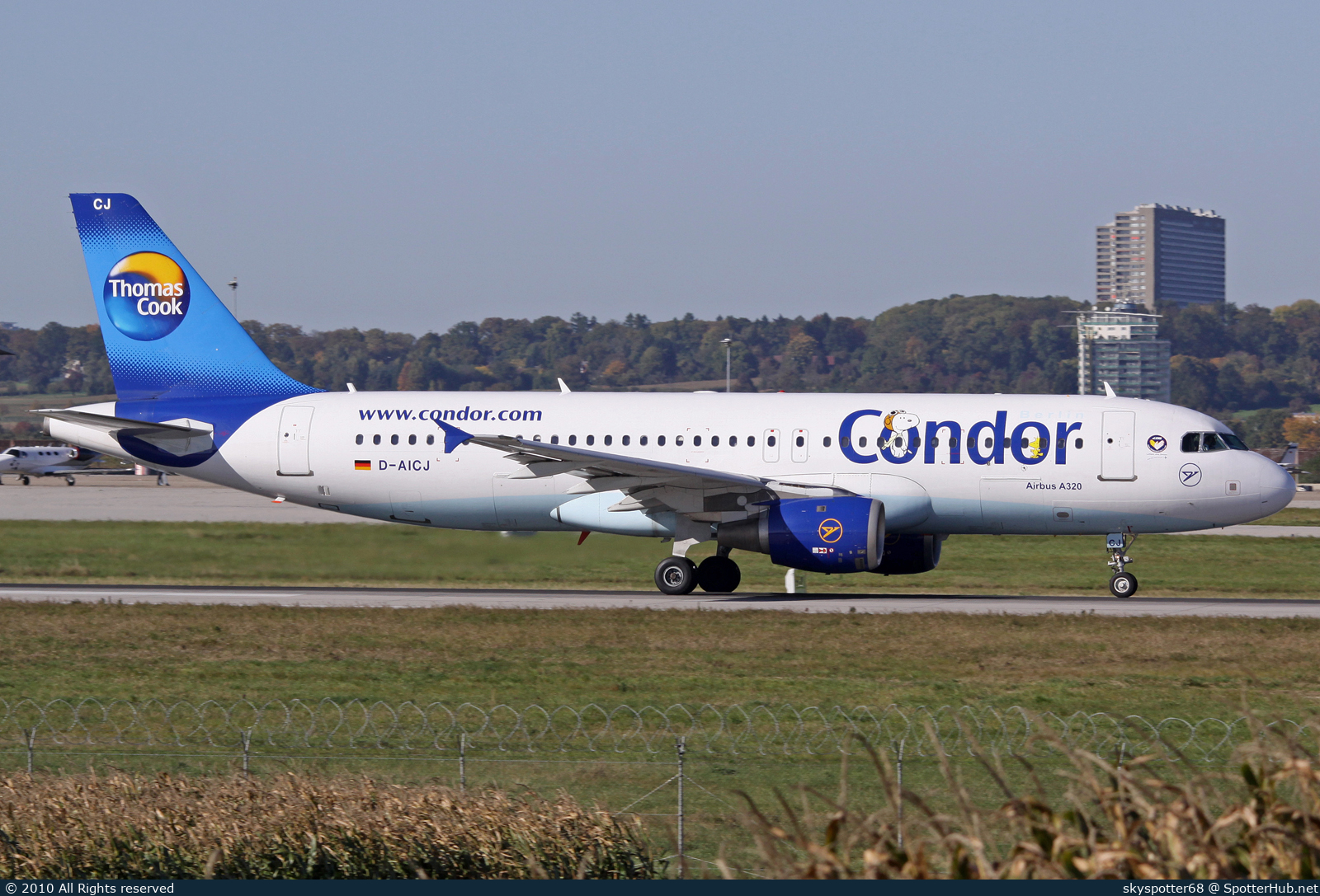 Photo of D-AICJ - Airbus A320-212 operated by Condor