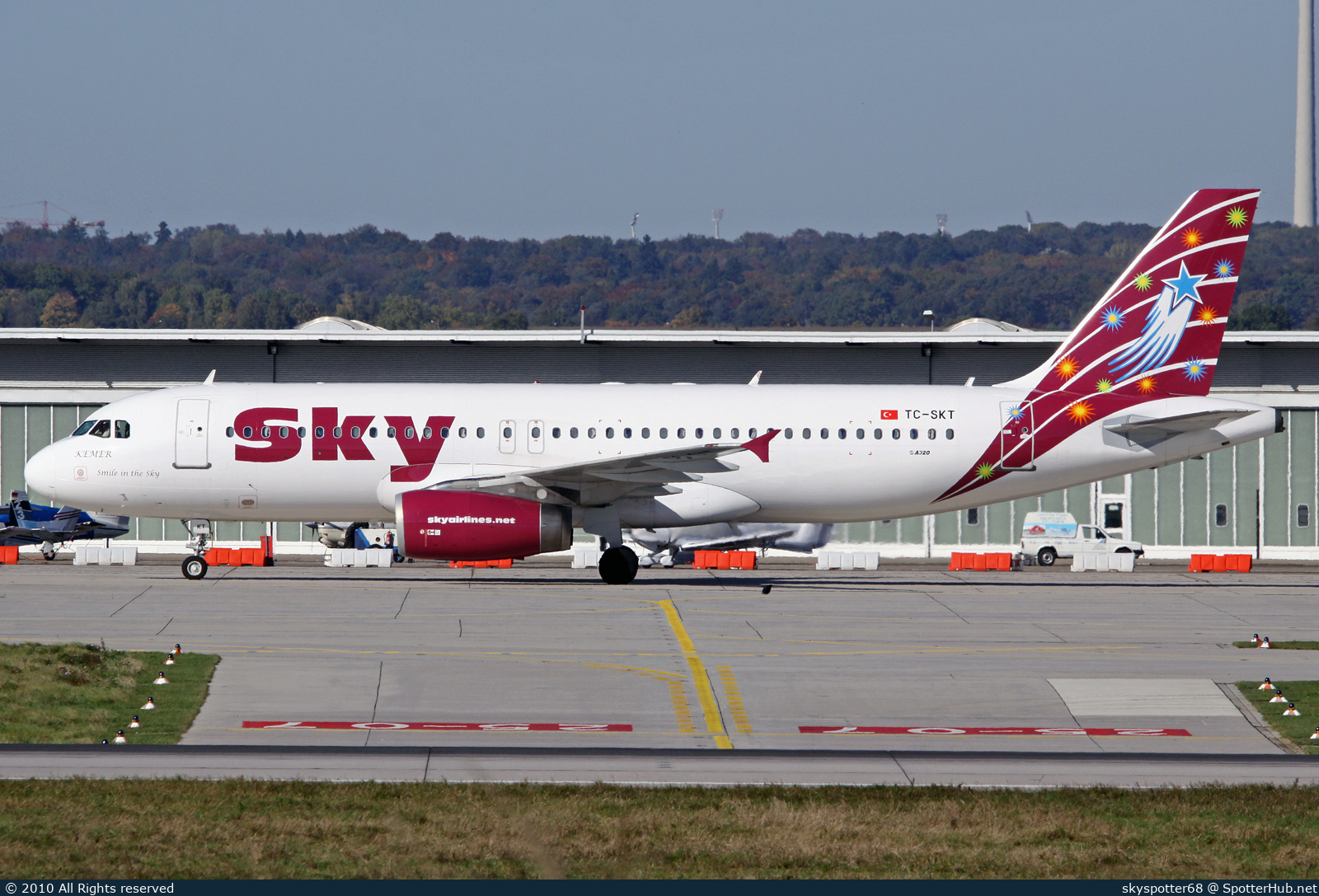Photo of TC-SKT - Airbus A320-232 operated by Sky Airlines