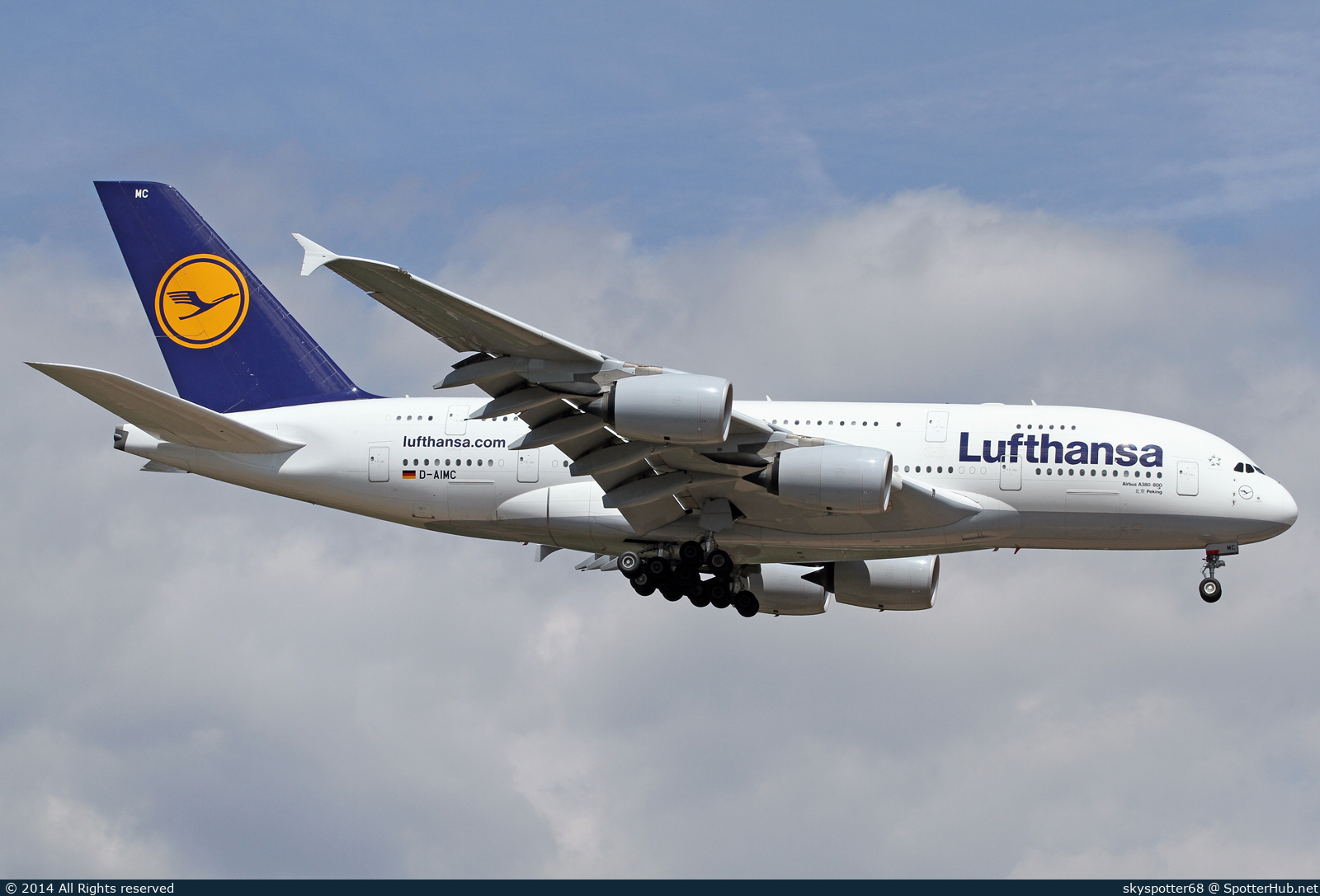 Photo of D-AIMC - Airbus A380-841 operated by Lufthansa