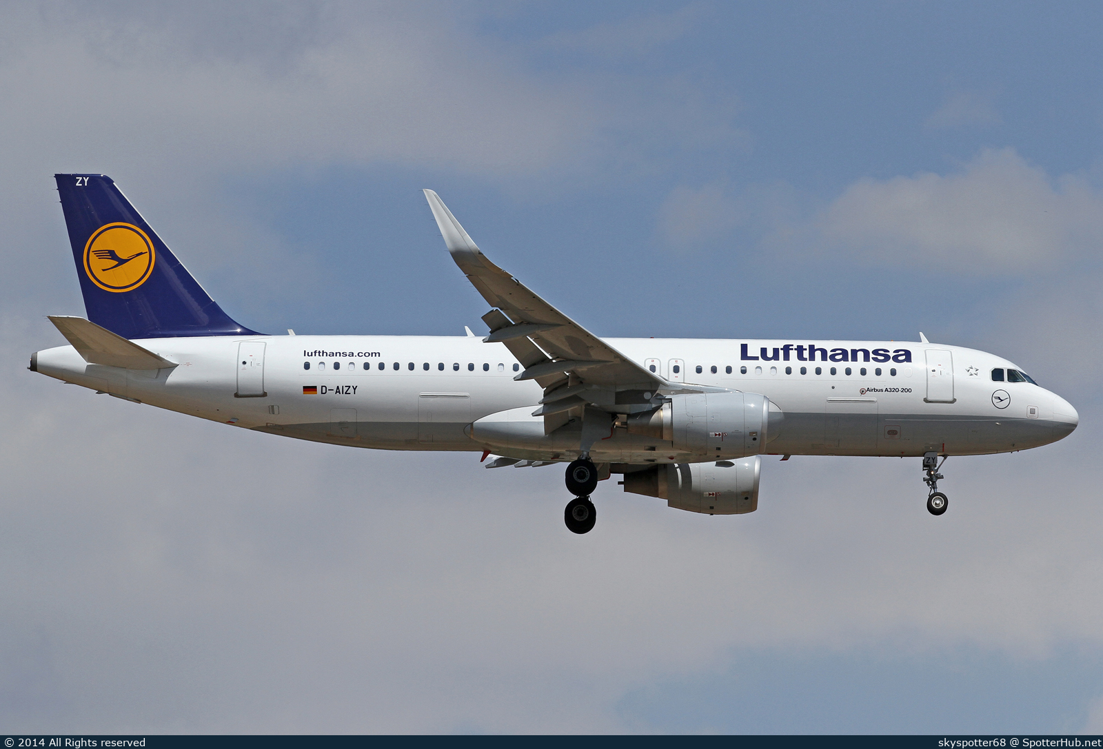 Photo of D-AIZY - Airbus A320-214 operated by Lufthansa