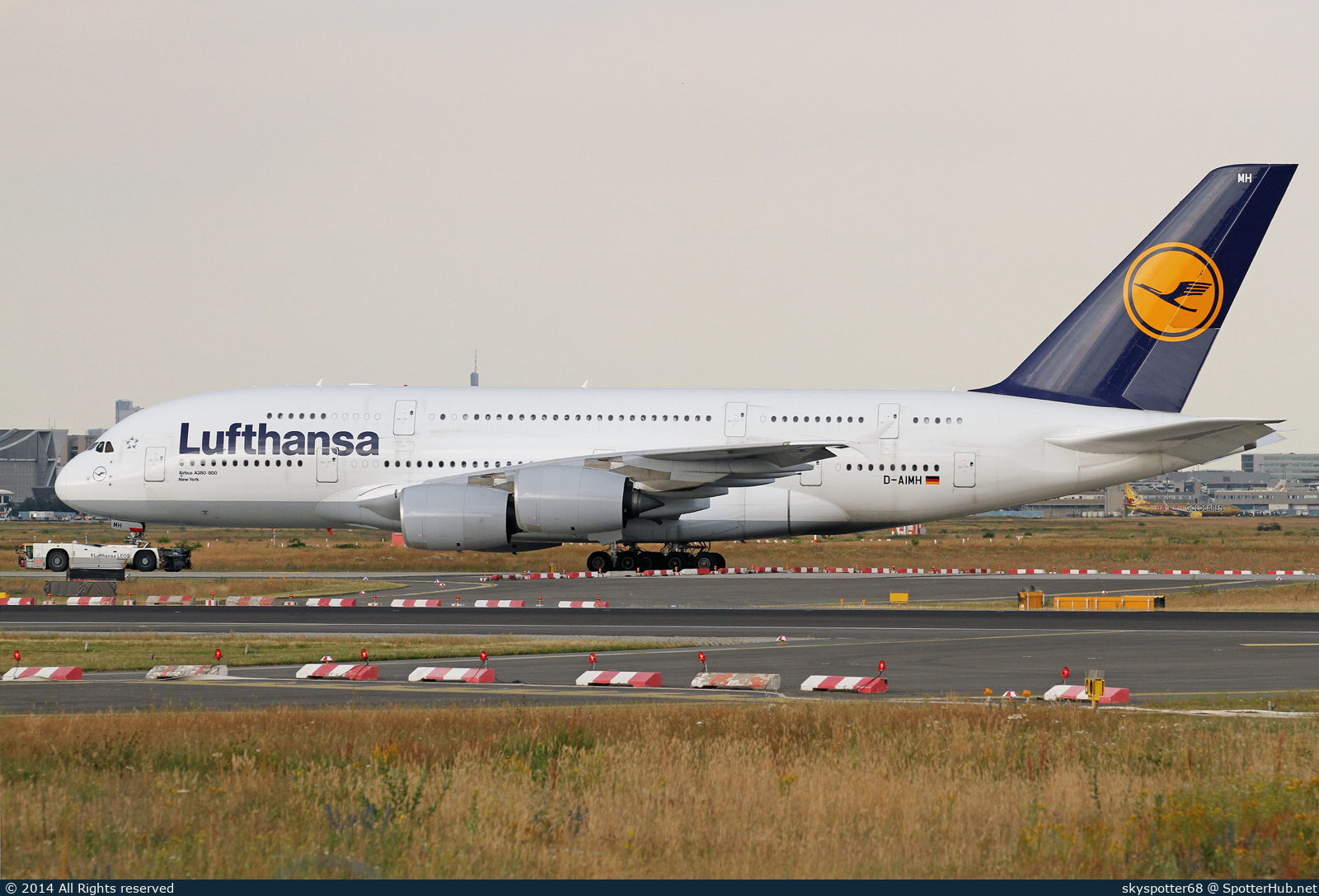 Photo of D-AIMH - Airbus A380-841 operated by Lufthansa