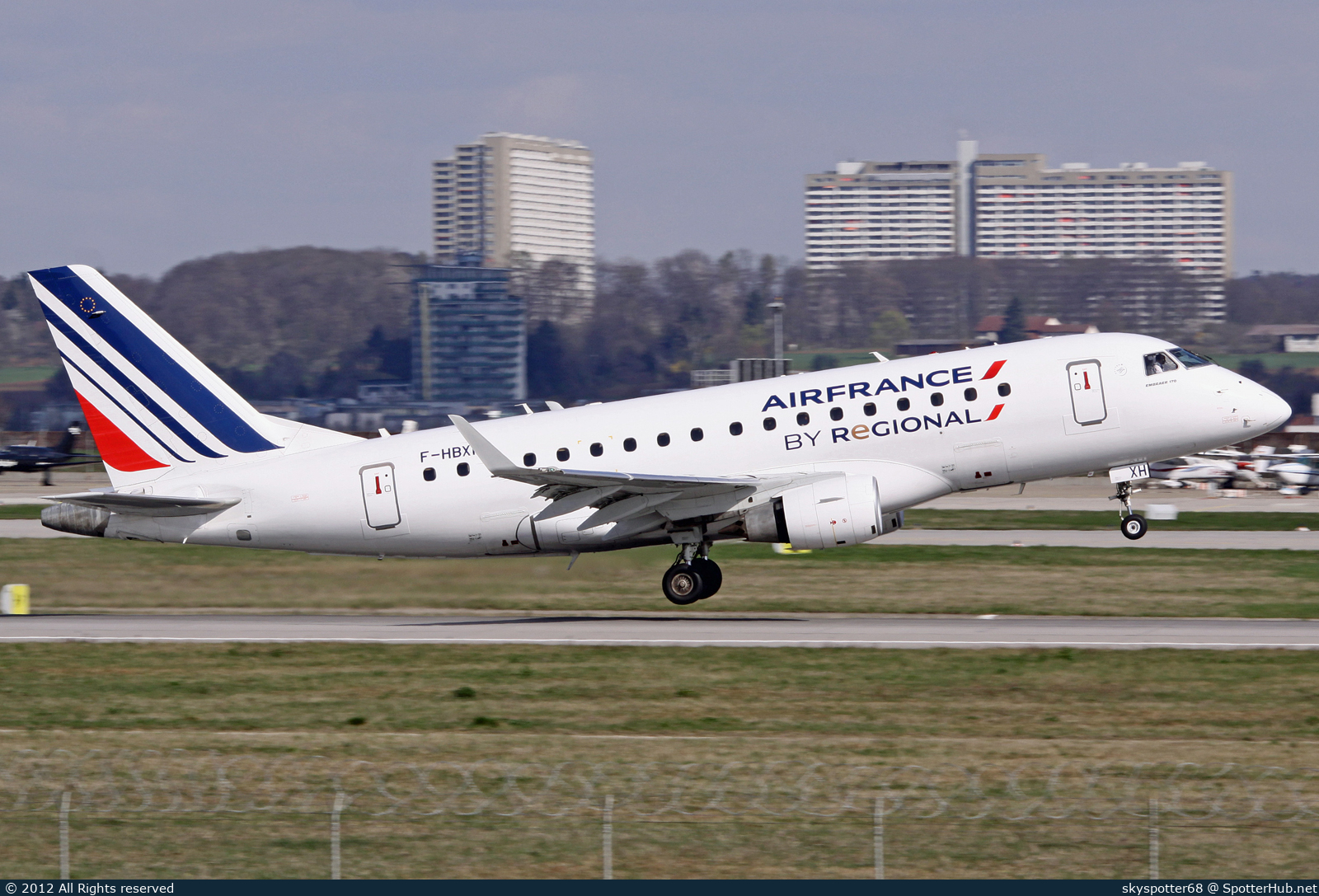 Photo of F-HBXH - Embraer ERJ-170STD operated by Air France (opb Régional)