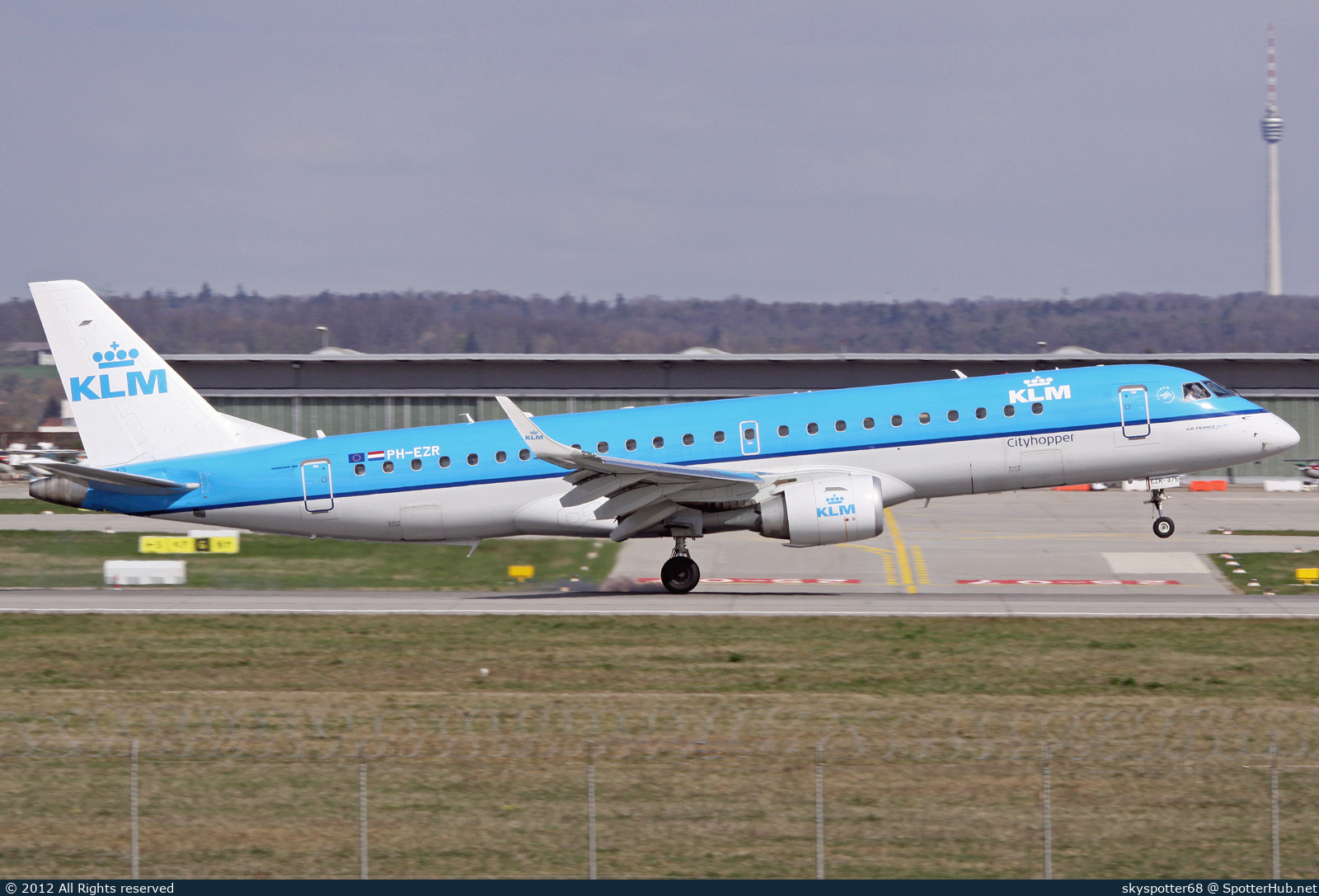 Photo of PH-EZR - Embraer ERJ-190STD operated by KLM Cityhopper