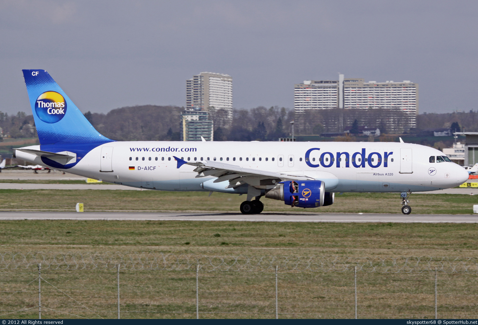 Photo of D-AICF - Airbus A320-212 operated by Condor